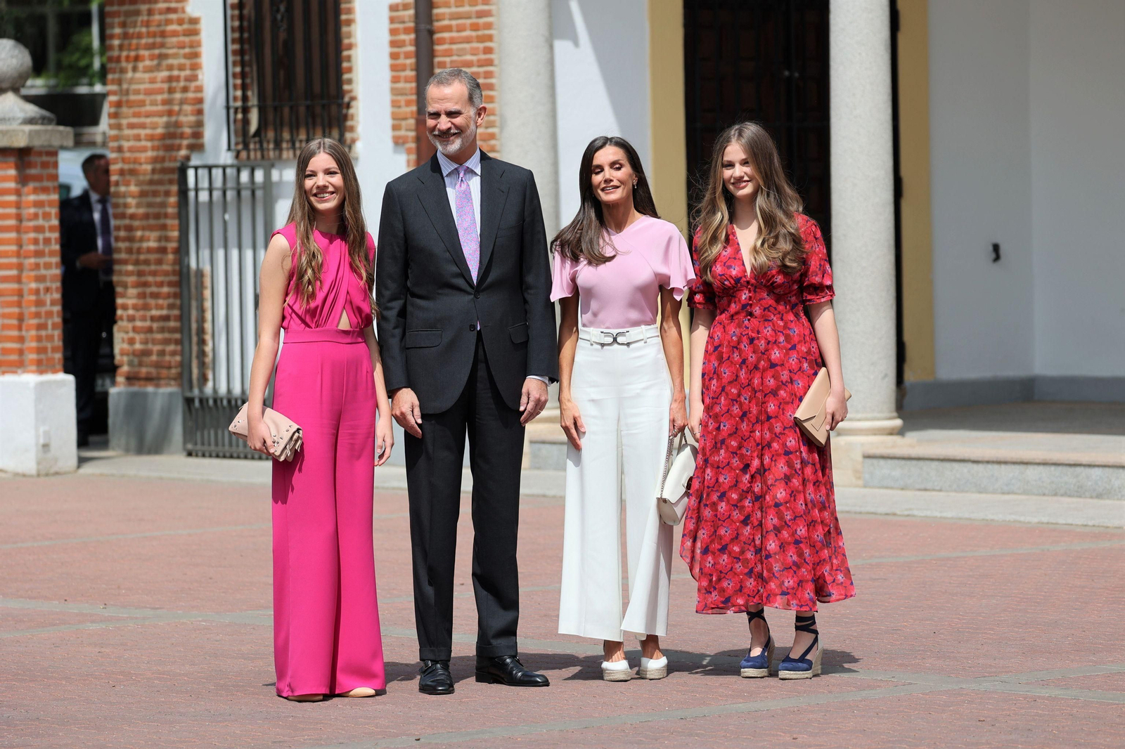 Los Reyes con sus hijas en la confirmación de la infanta Sofía Los Reyes con sus hijas en la confirmación de la infanta Sofía