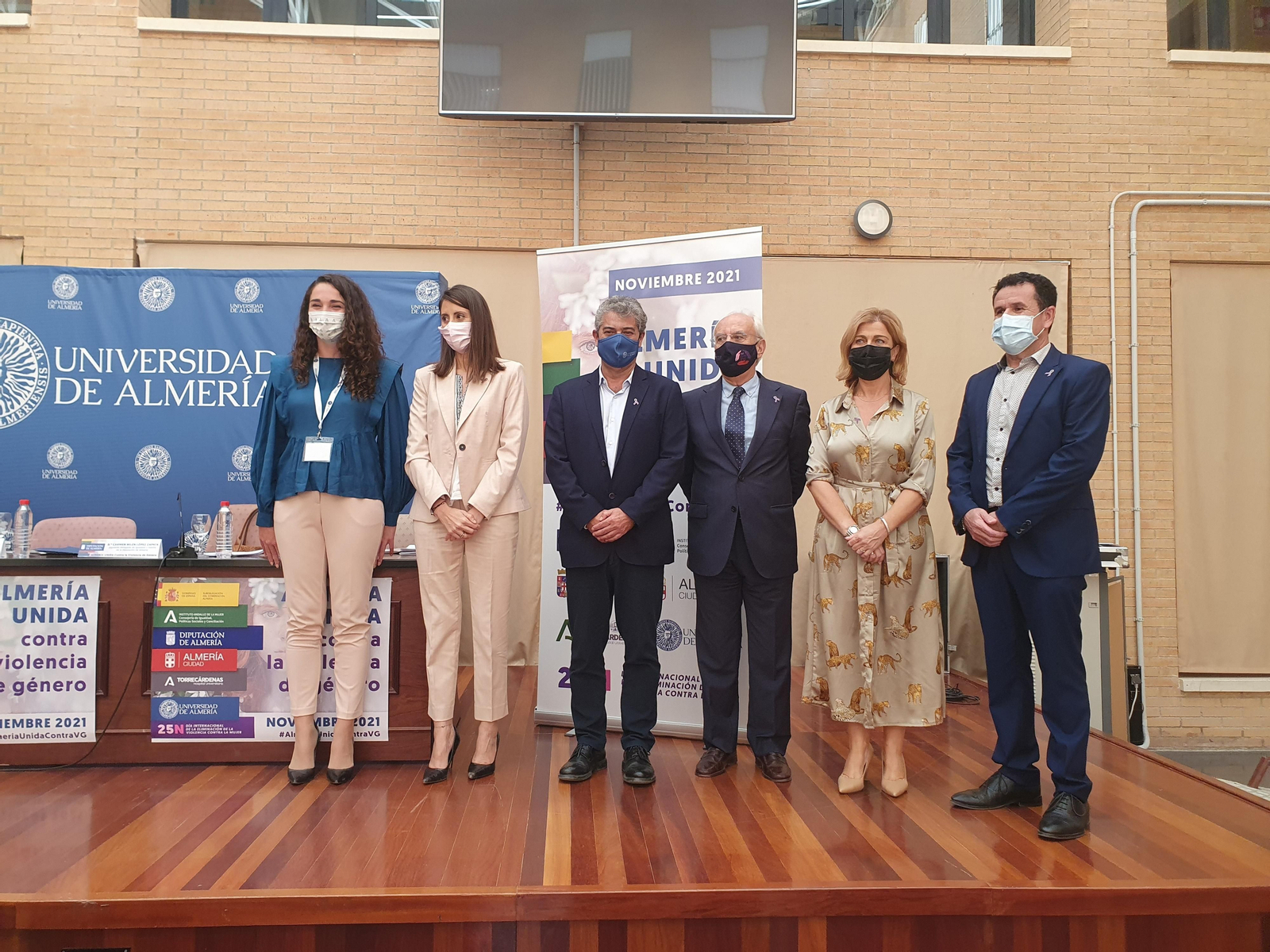 Las instituciones almerienses se unen en una acción coordinada contra la violencia de género