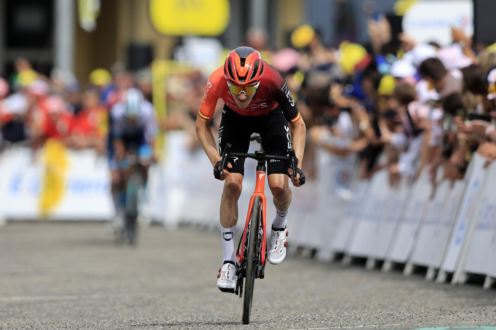 Carlos Rodríguez a su llegada a la meta dePla d'Adet.