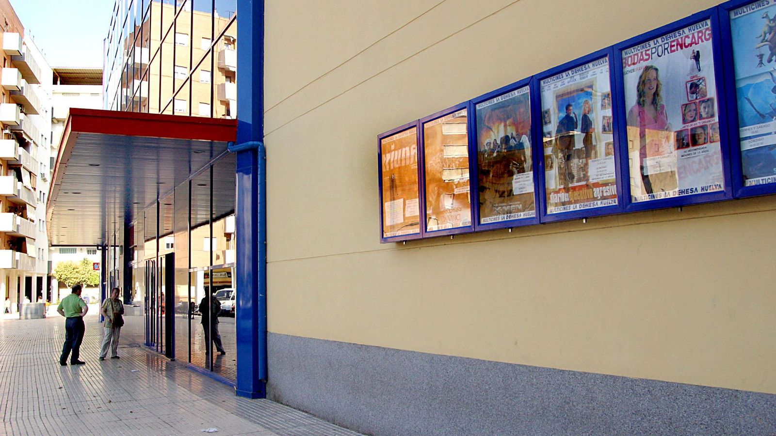 Cartelera de los cines La Dehesa.