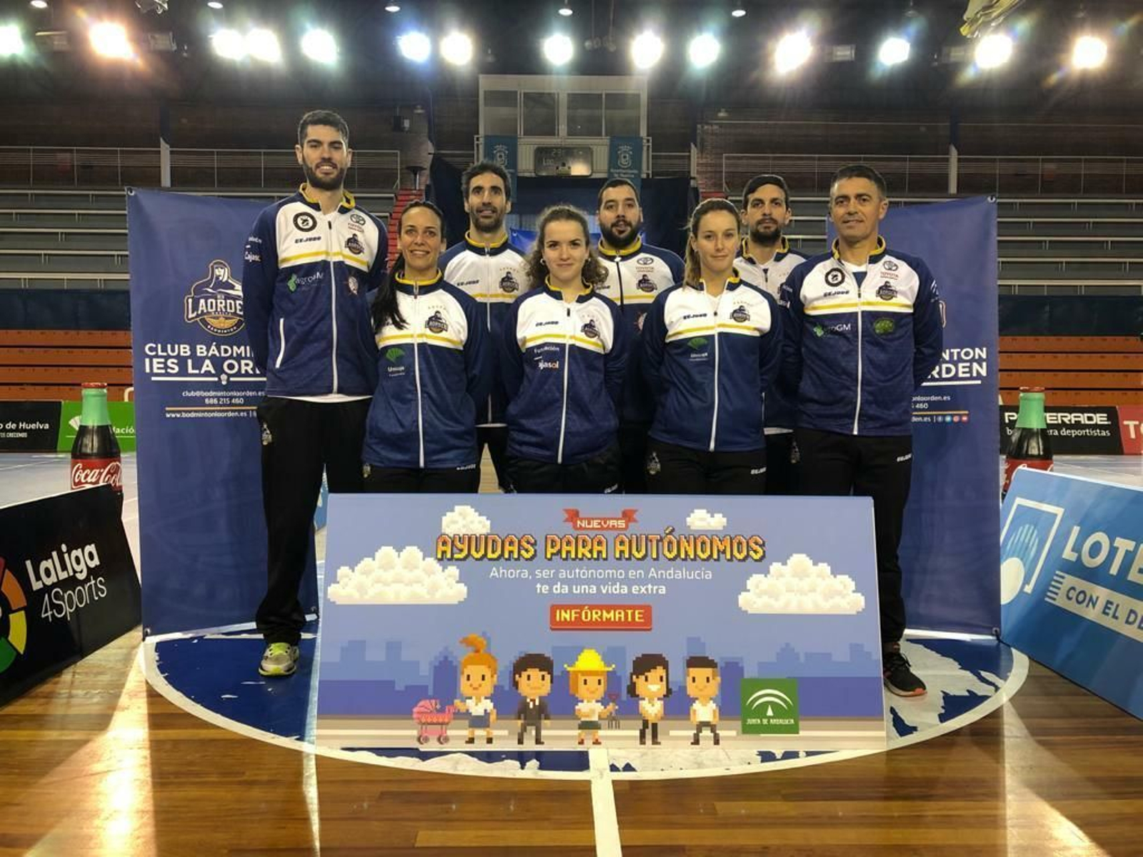 Los jugadores del conjunto onubense posan en el polideportivo Andrés Estrada. Los jugadores del conjunto onubense posan en el polideportivo Andrés Estrada.