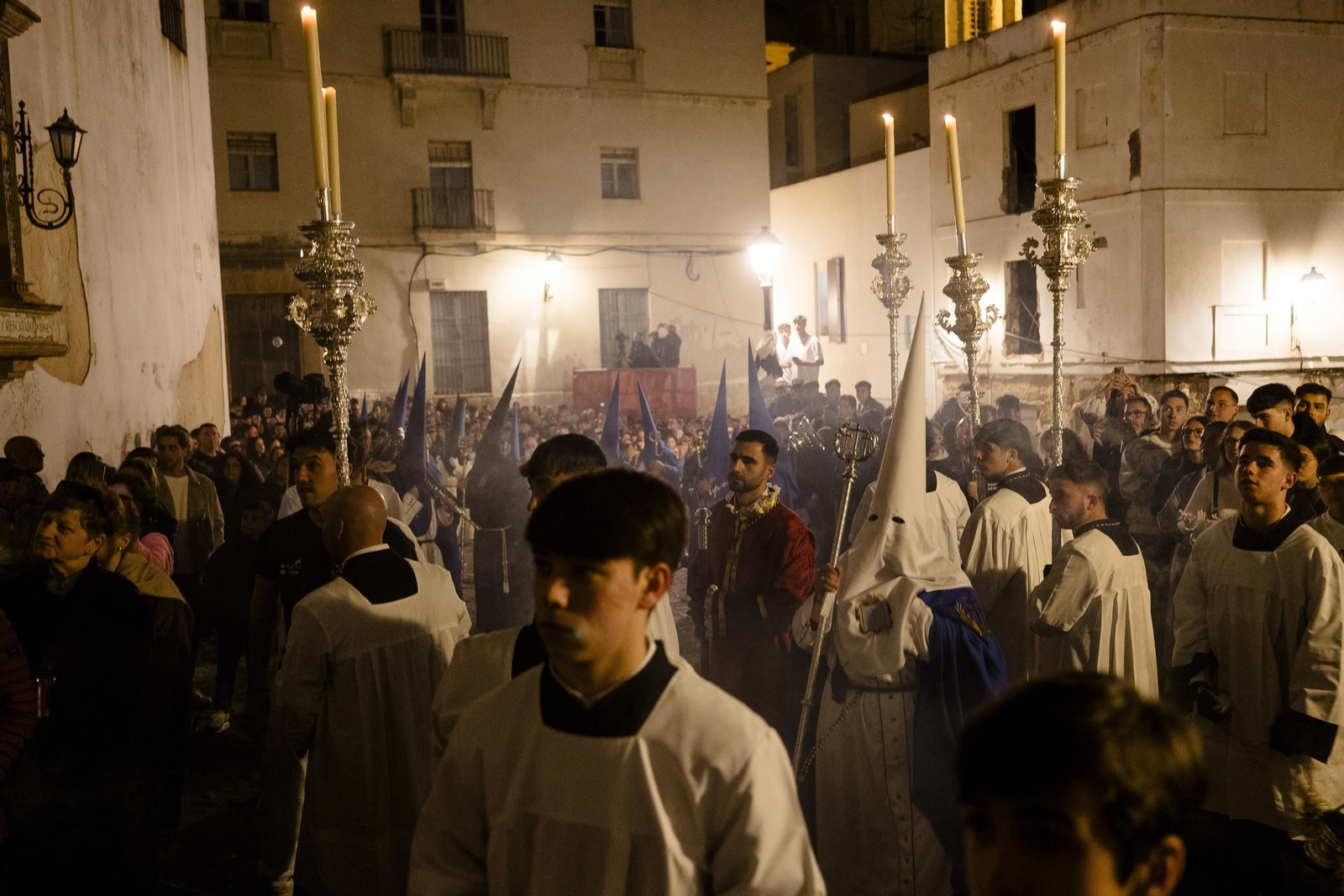 Imágenes de la salida del Perdón en la Semana Santa de Cádiz 2025