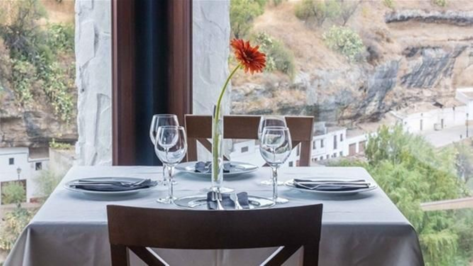 La mesa más solicitada del restaurante El Mirador en Setenil