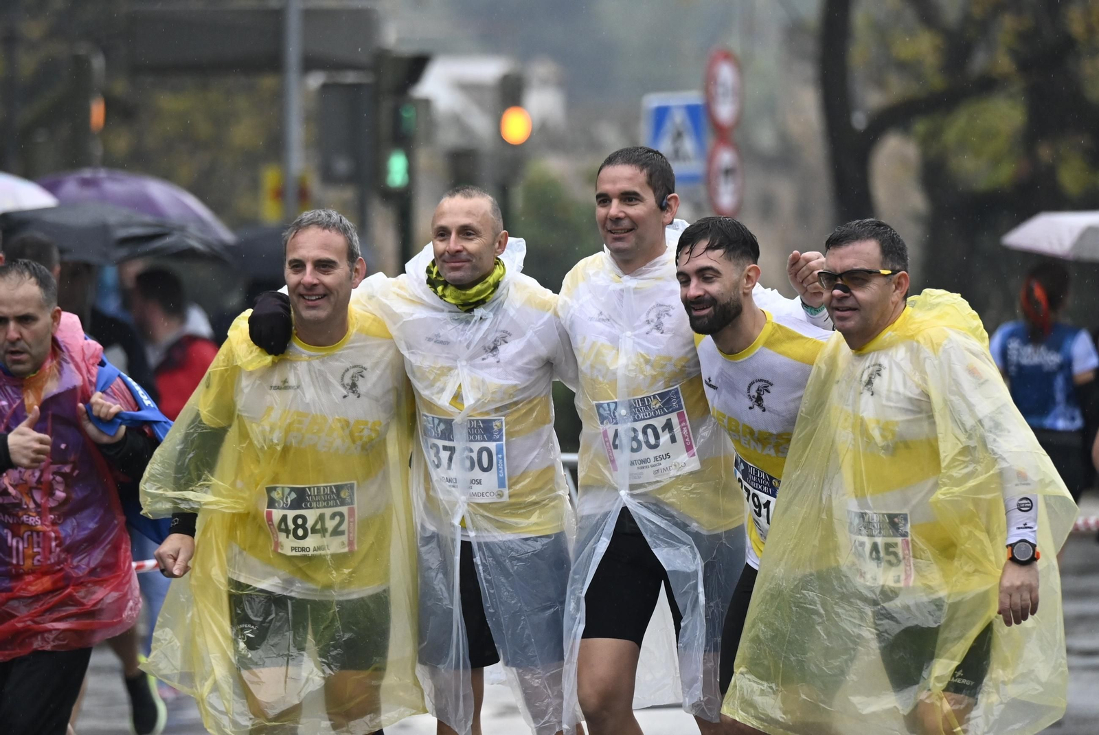 Las mejores fotos de la espectacular salida de la Media Maratón de Córdoba 2025