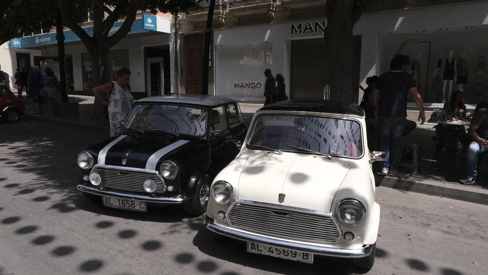 Los Seat 600 y los Mini en la Feria de Almería 2024, en imágenes