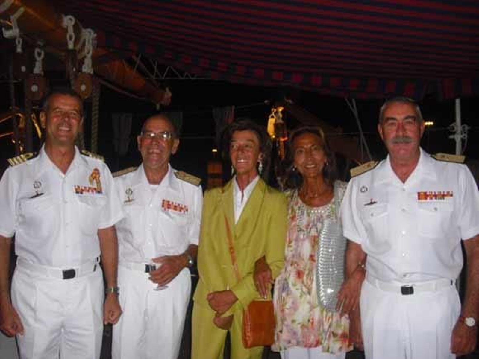 Luis Sánchez, de la Escuela de Suboficiales; el contralmirante Juan Olleros y el almirante de la base de Rota, José María Pelluz, entre otros.

Foto: Gema Amil