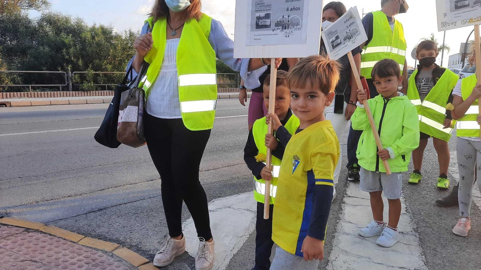 Algunos de los alumnos participantes en la marcha lúdica del San Ignacio.