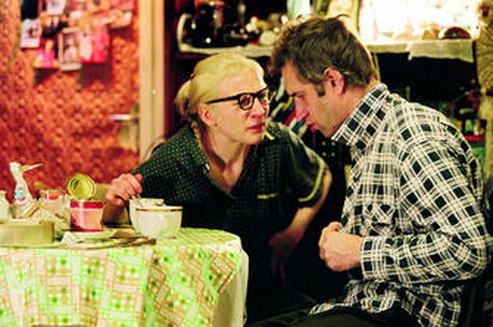 Una escena de 'Larga vida', la obra que la compañía letona The New Riga Theater lleva hoy y mañana al escenario del Teatro Alhambra.