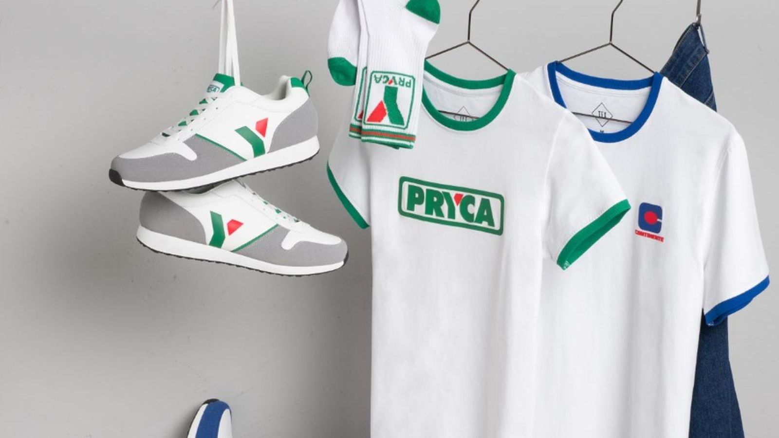 La colección conocida como 'Logomanía' incluye camisetas de algodón, zapatillas y calcetines