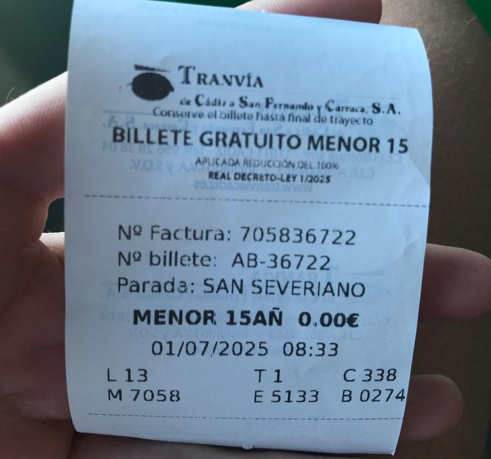 Billete gratuito para un menor de 15 años en un autobús urbano de Cádiz.
