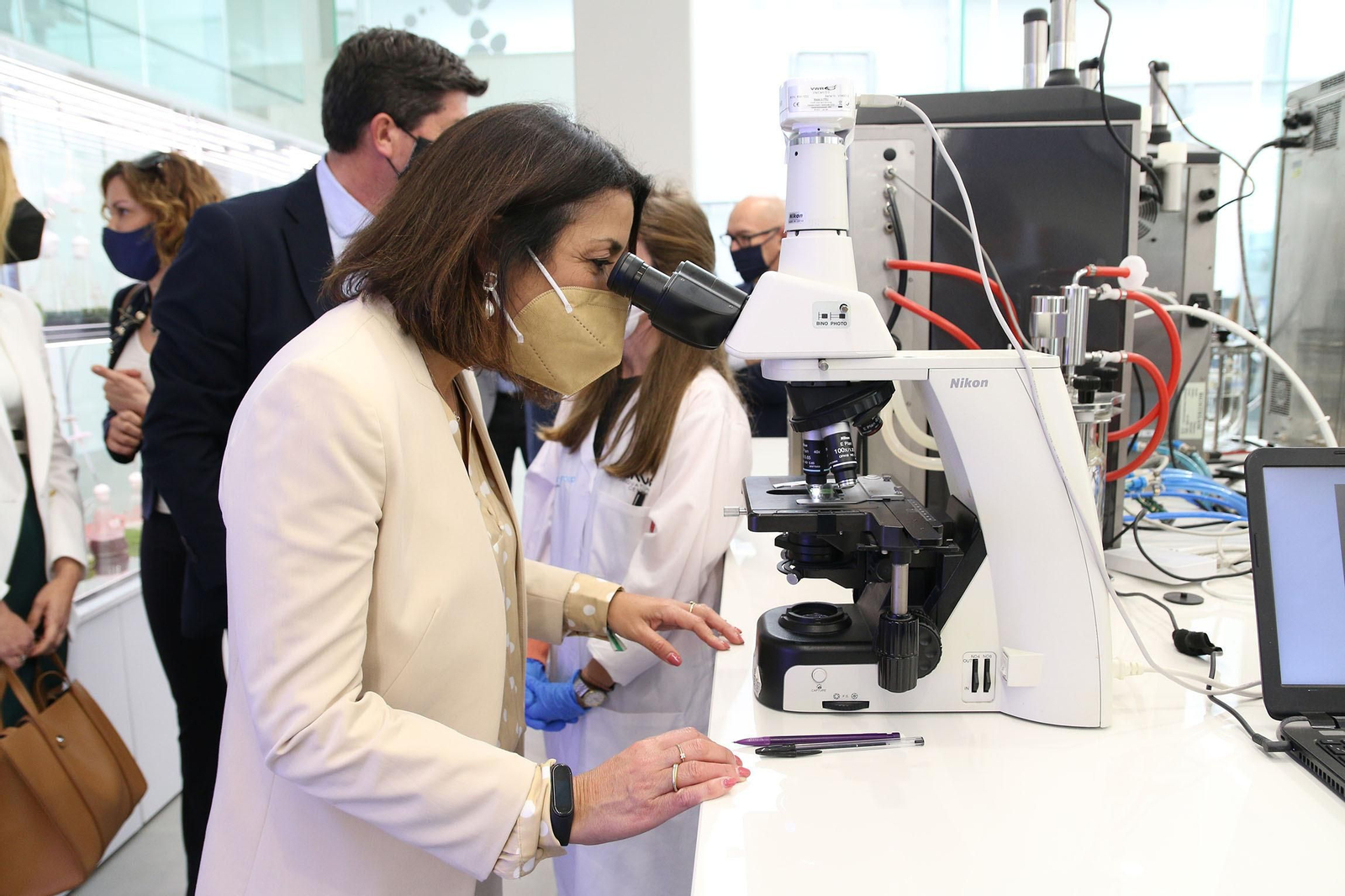 Fotogalería de la visita de Juan Marín a Kimitec, al PITA y a Unica Group