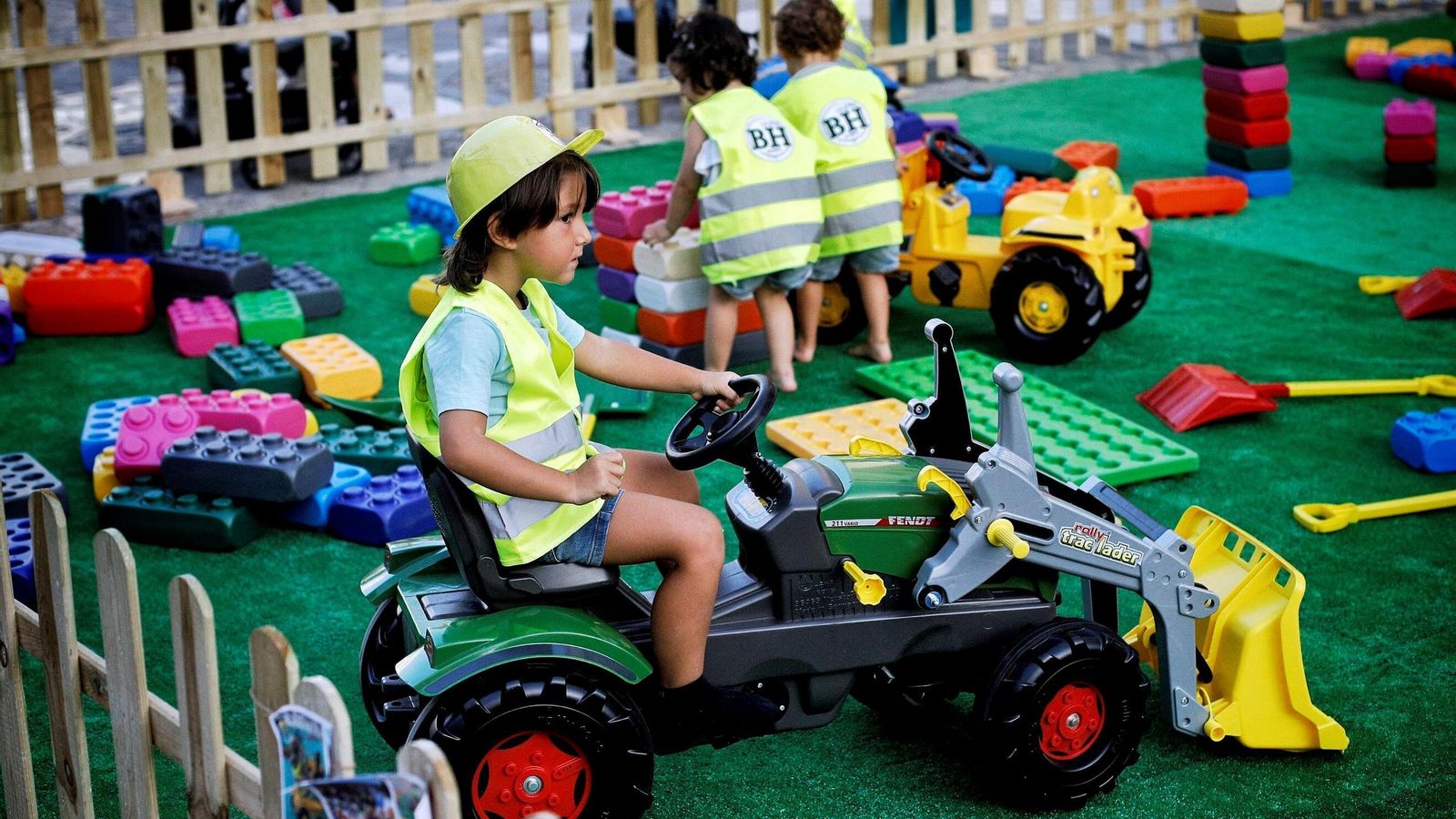 Los más pequeños disfrutaron de juegos de construcción en la plaza de la Catedral.