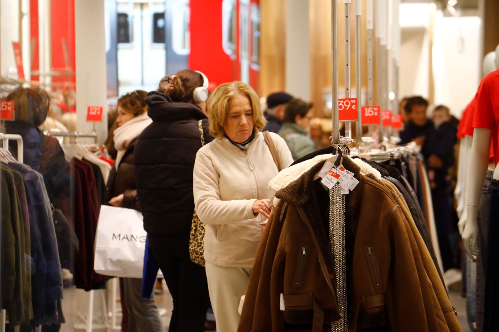 Los cordobeses se lanzan a por las rebajas de invierno, en imágenes