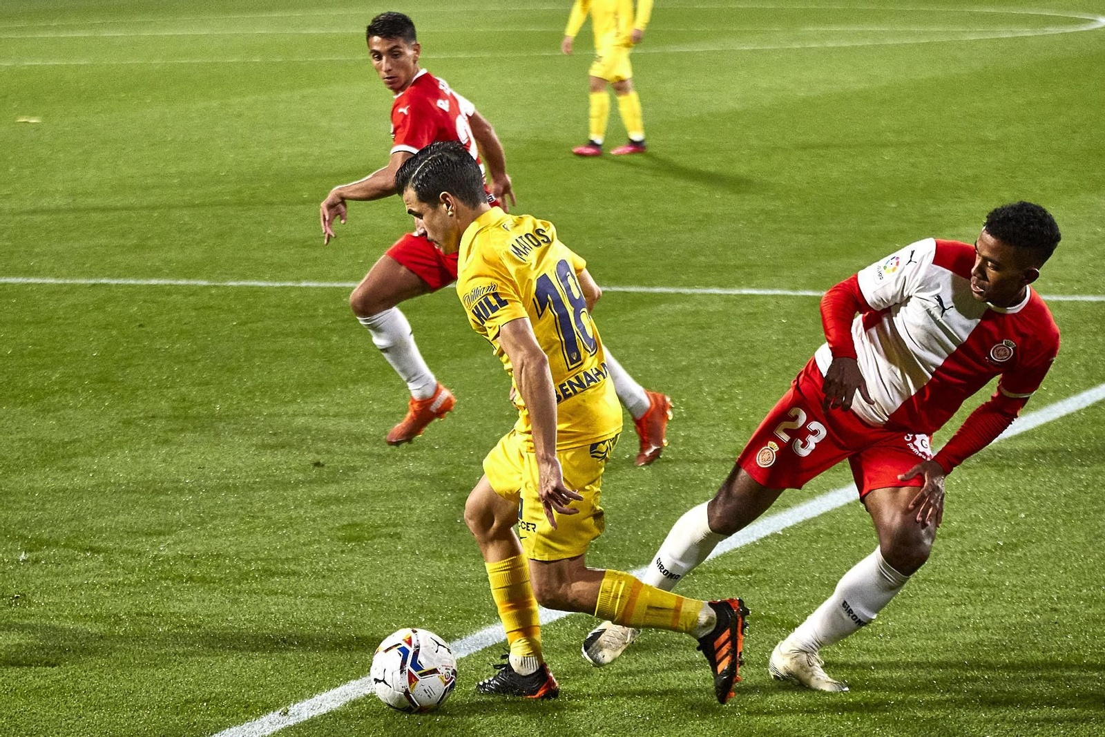 Matos, en una acción del duelo en Montilivi. Matos, en una acción del duelo en Montilivi.