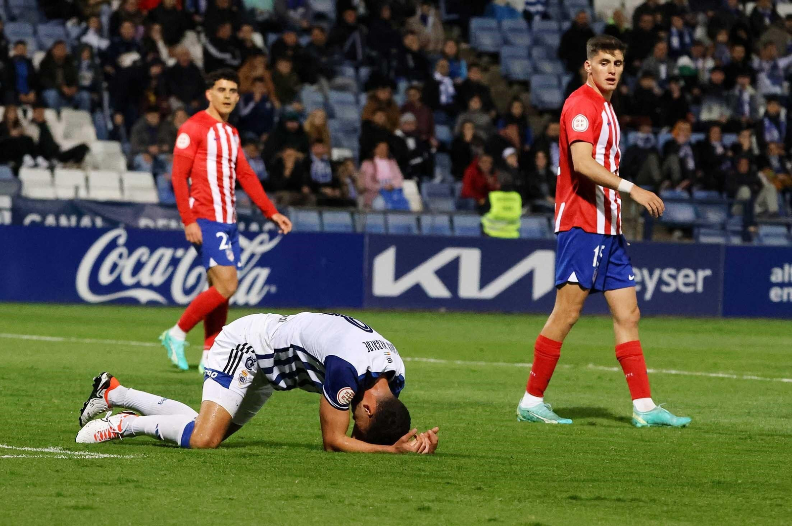 Luis Alcalde se lamenta tras fallar una ocasión.