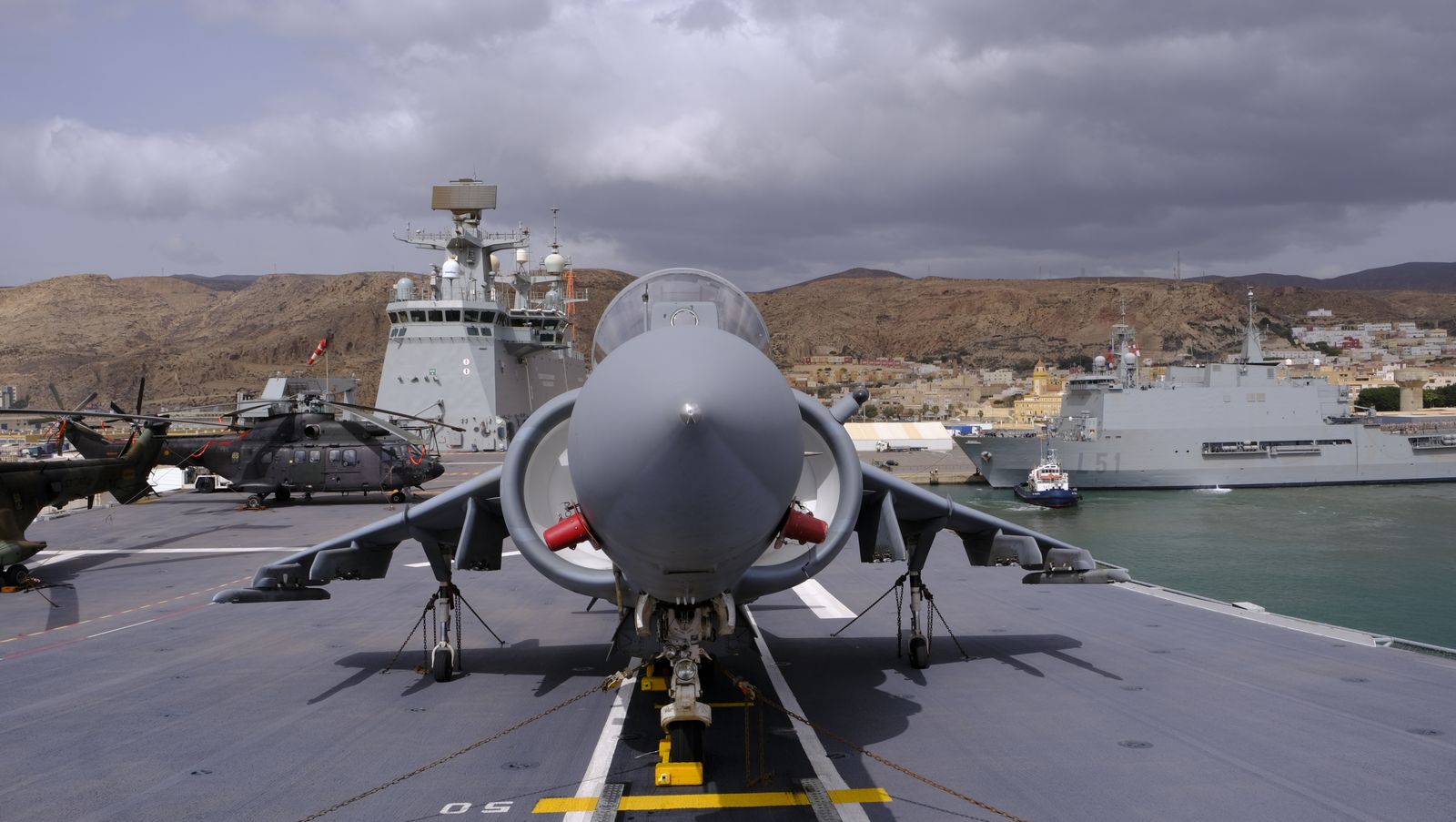 Fotogalería de la visita al portaaviones Juan Carlos I. Puerto de Almería.