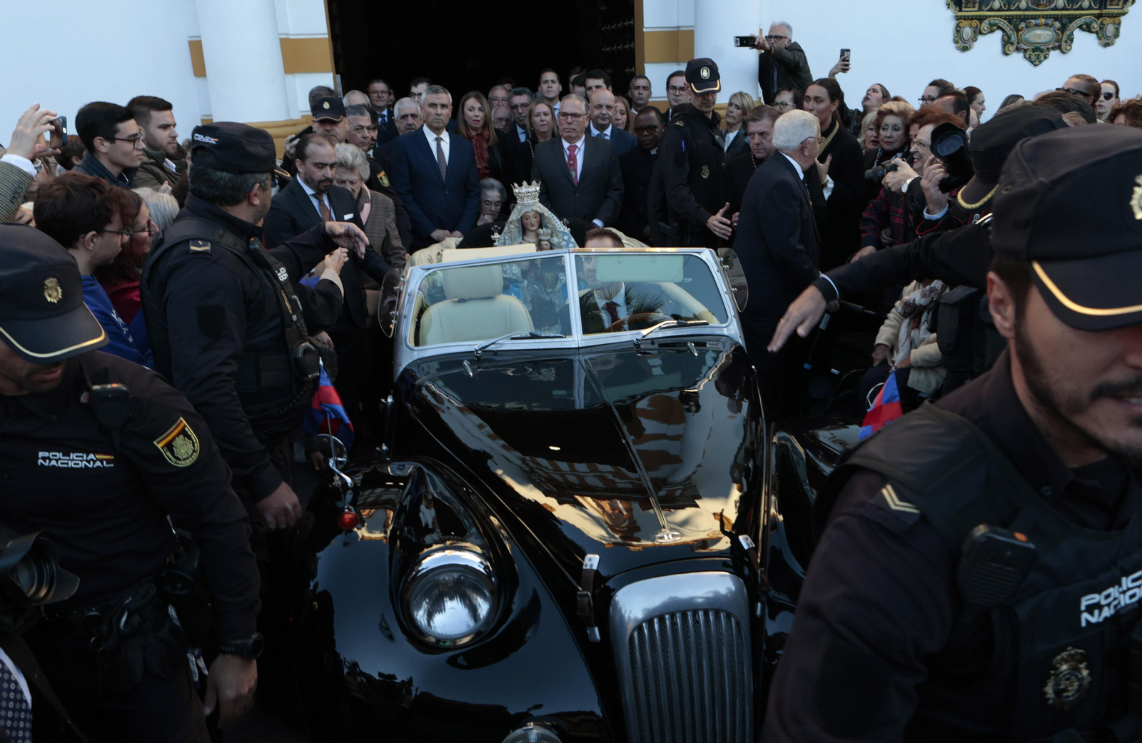 Las imágenes del traslado de la Virgen de Valme a la Catedral