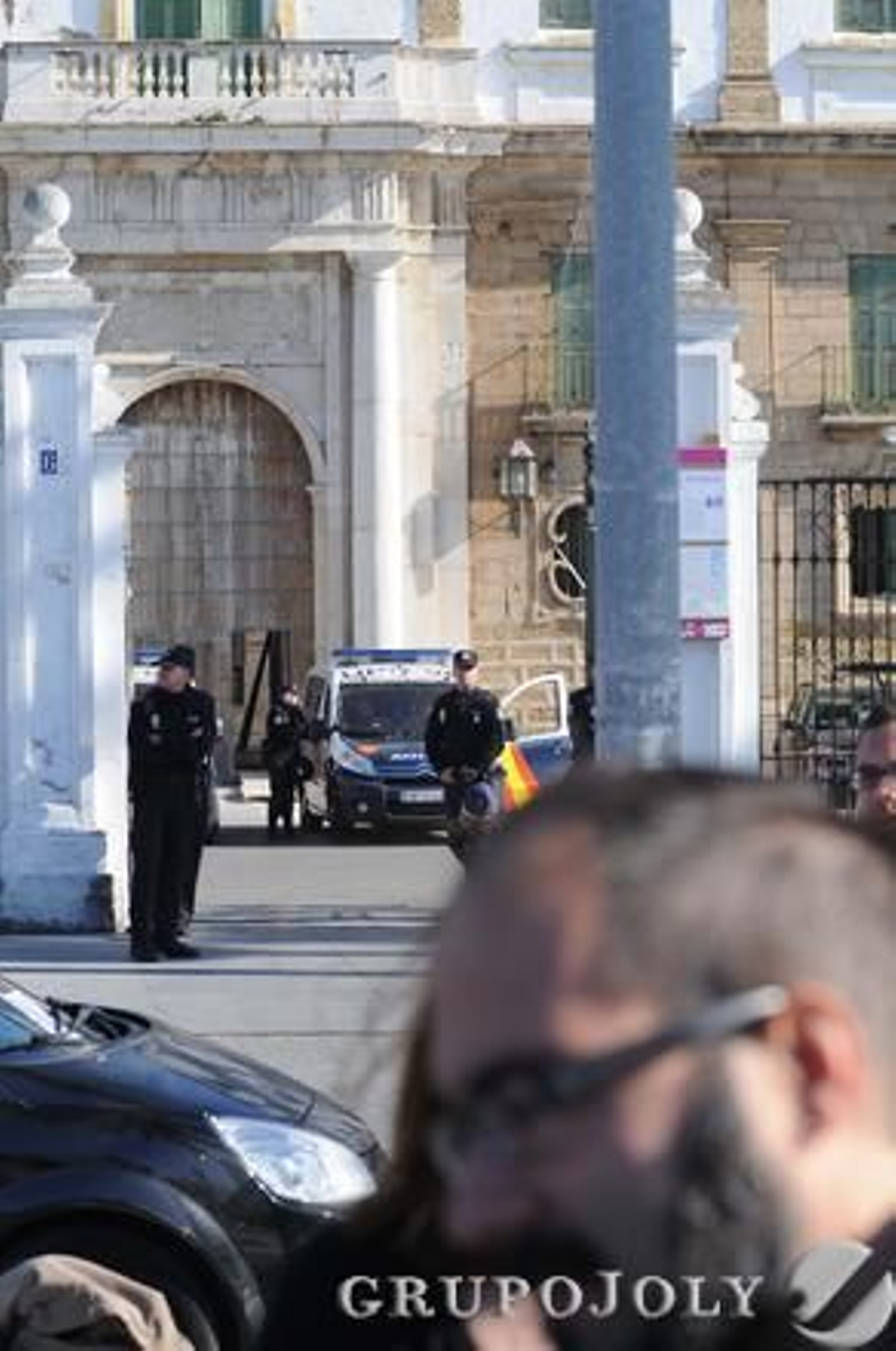 Policía Nacional y antidisturbios desalojan el edificio de Valcárcel. 

Foto: Lourdes de Vicente, Javier González y Jesús Marín