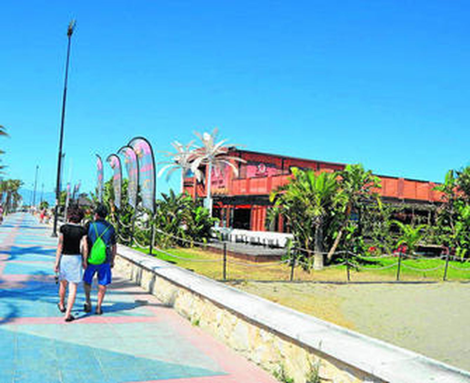 Uno de los chiringuitos instalados en la zona de Los Álamos.