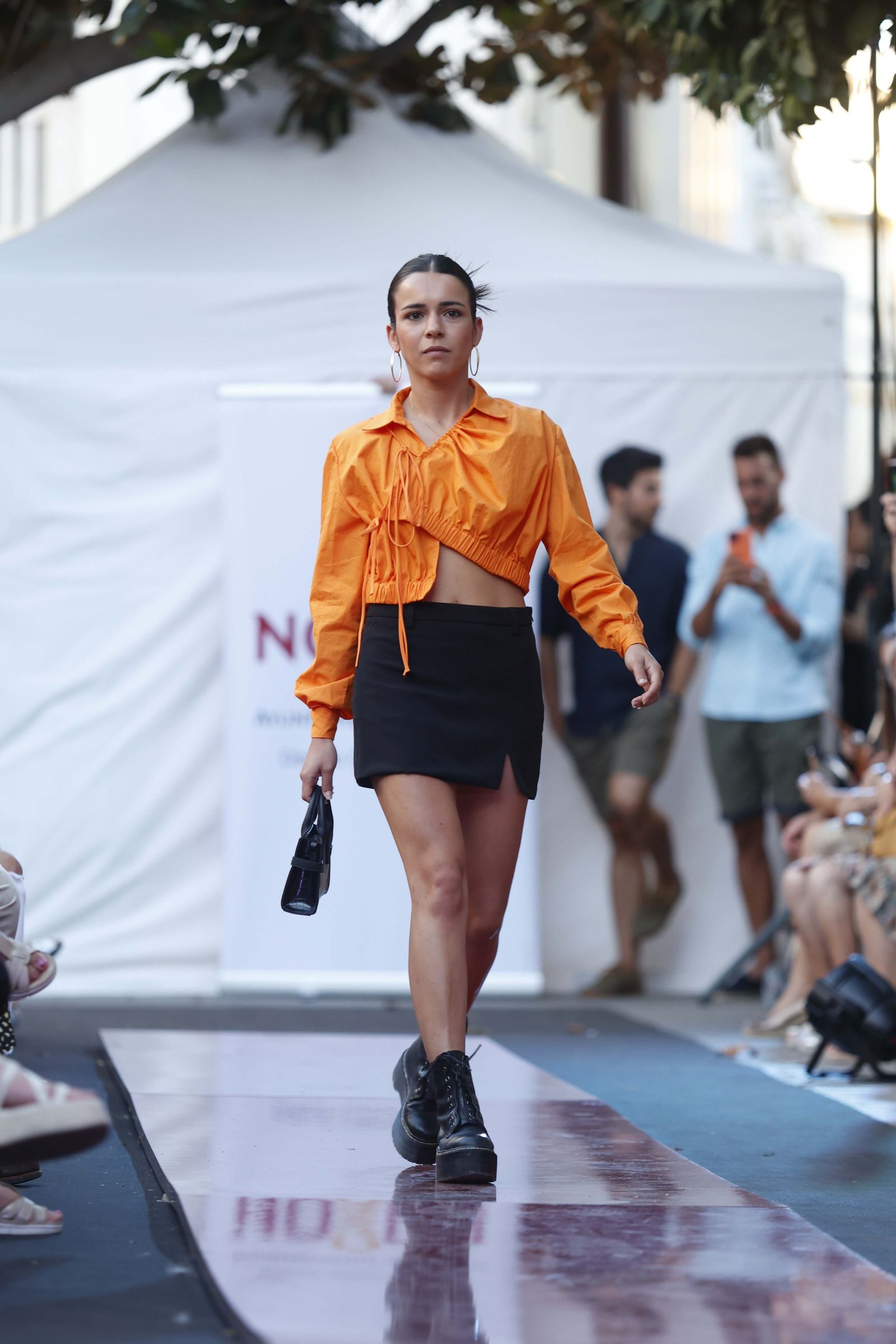 Las imágenes del Desfile de Jóvenes Diseñadores en la Plaza de la Magdalena