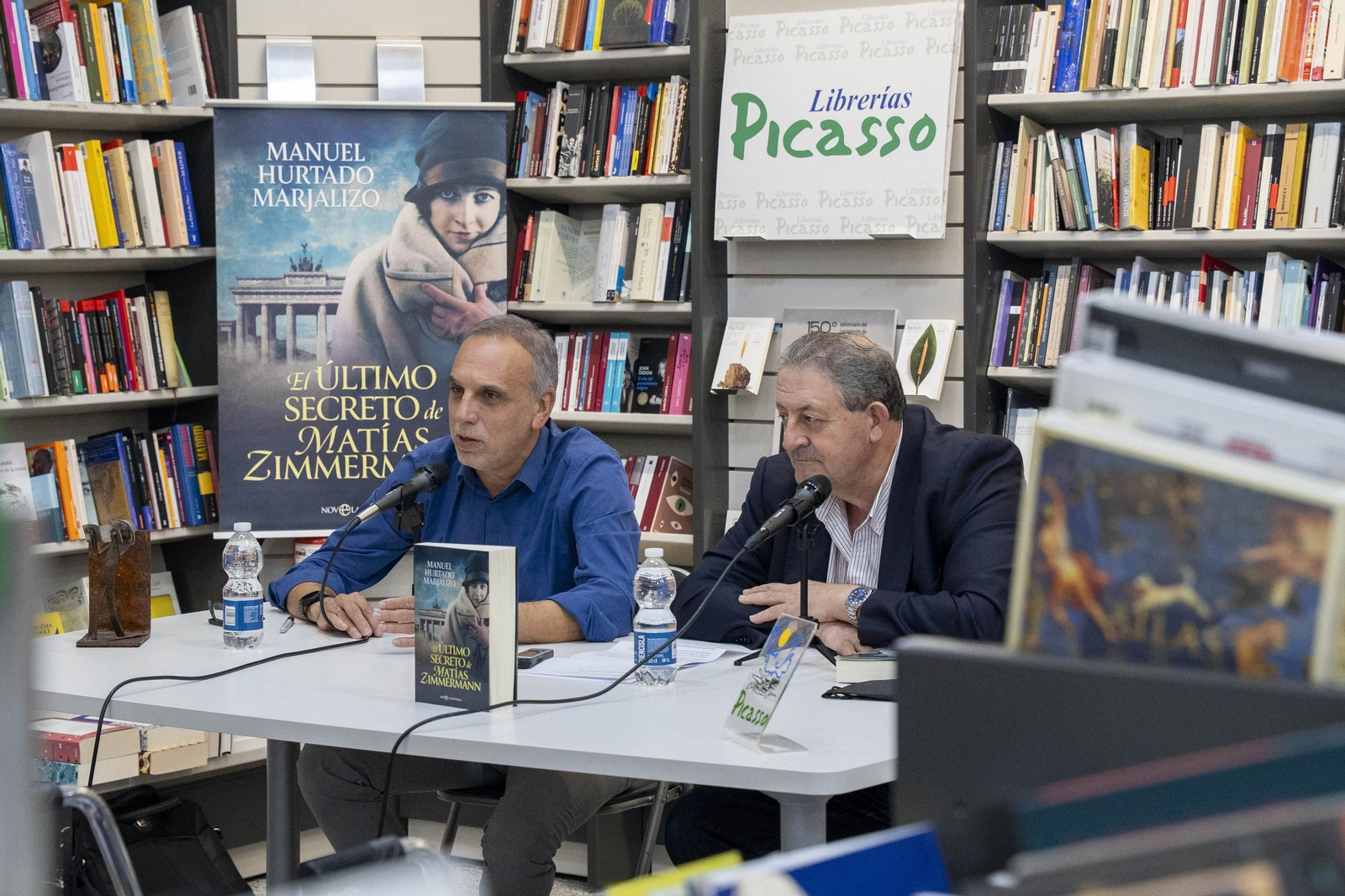 La presentación en Almería de la novela escrita por Manuel Hurtado, en imágenes