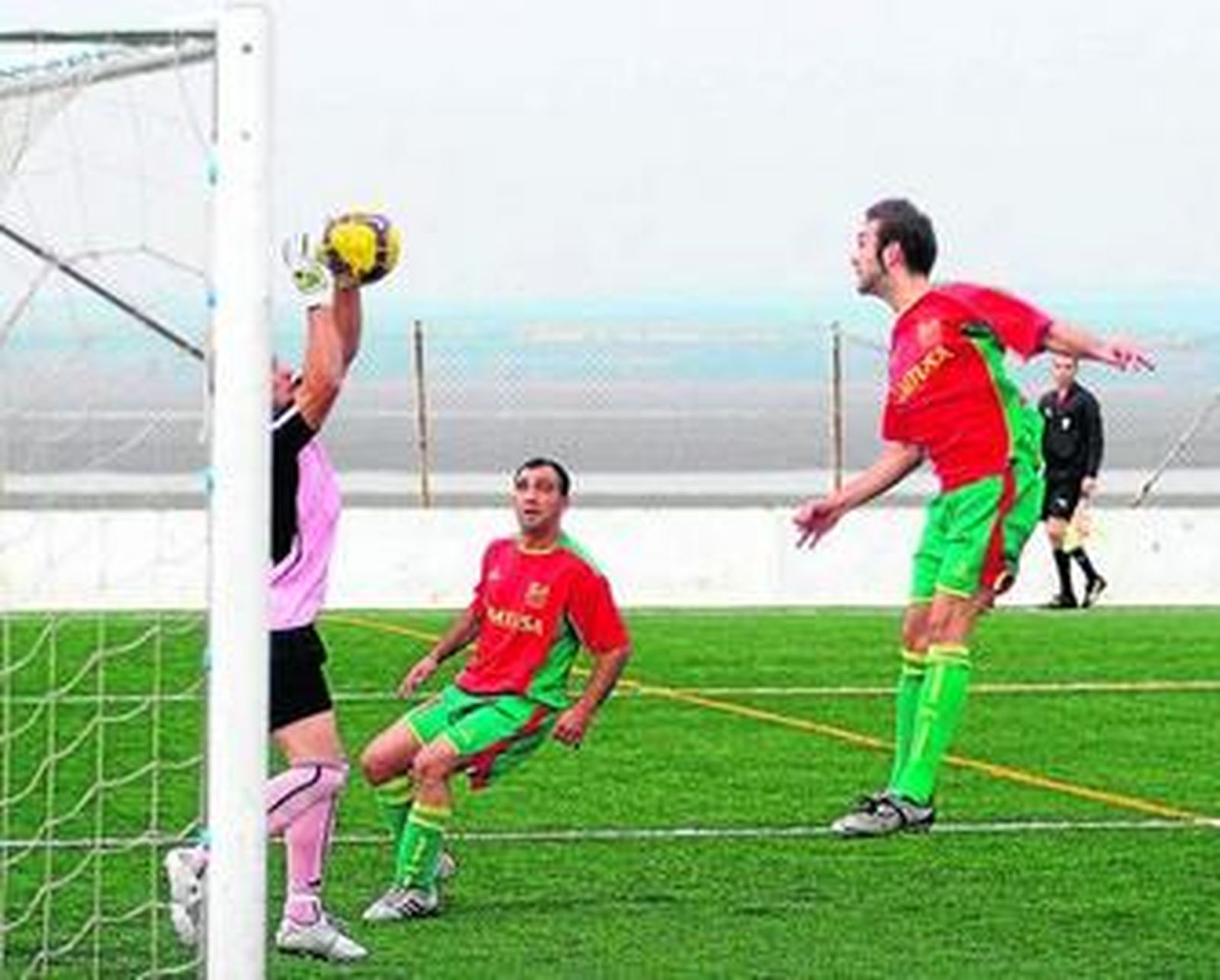 La Orden se llevó los tres puntos de Paymogo. En la imagen, un partido anterior del cuadro capitalino.