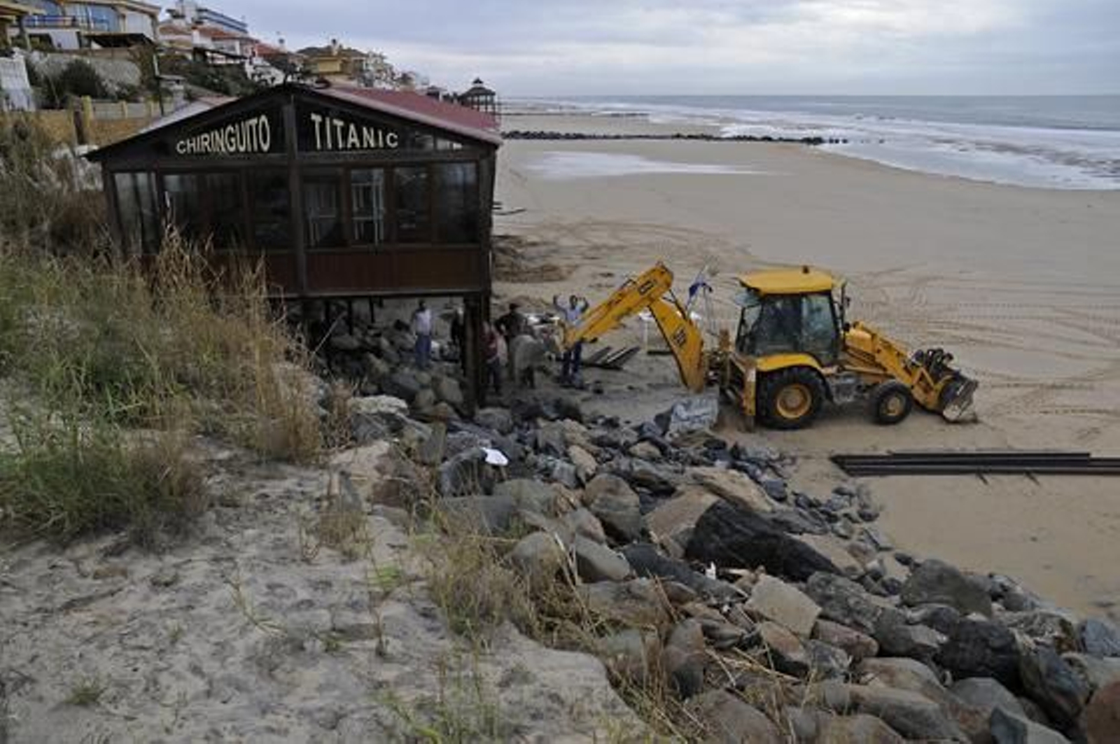 Las excavadoras comienzan a trabajar a contracorriente.

Foto: Juan Carlos Vázquez