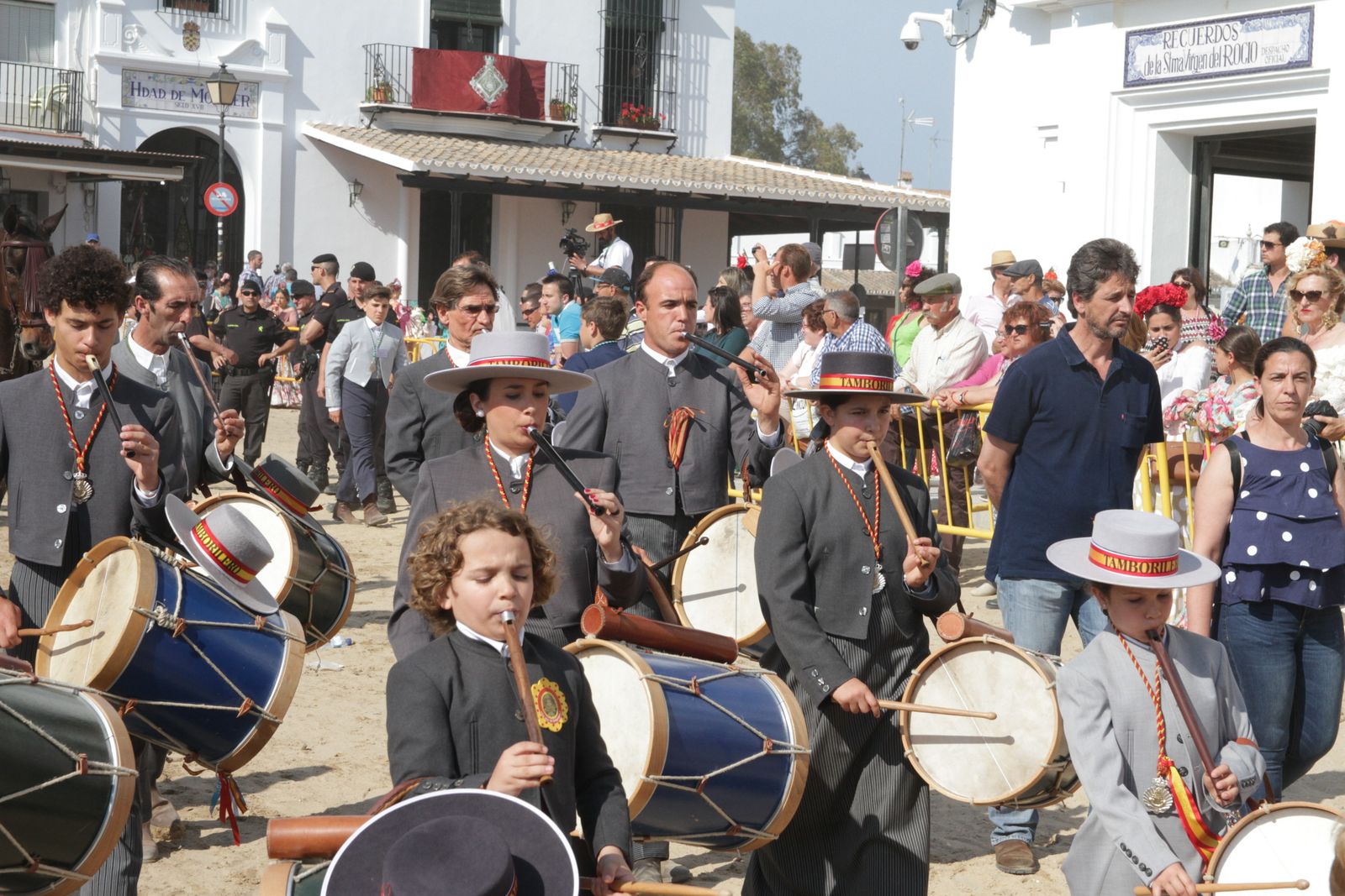 Imágenes de la presentación de la Hermandad de Emigrantes