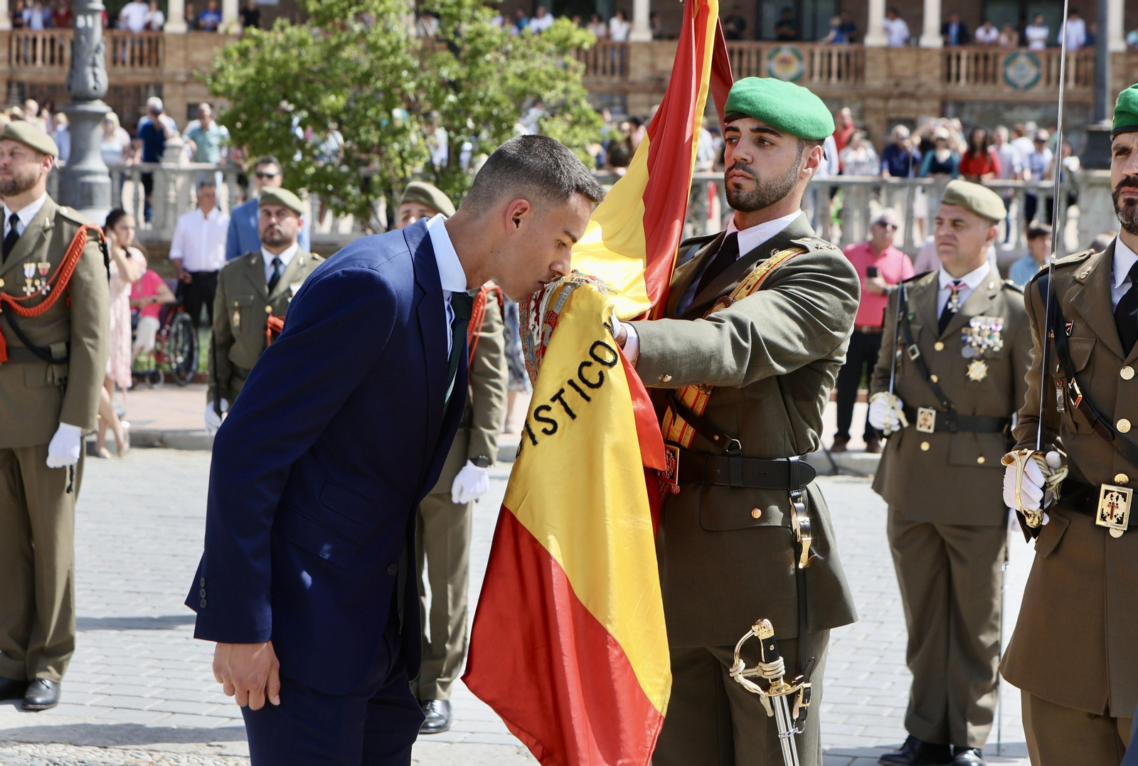Jura de bandera de personal civil en Sevilla