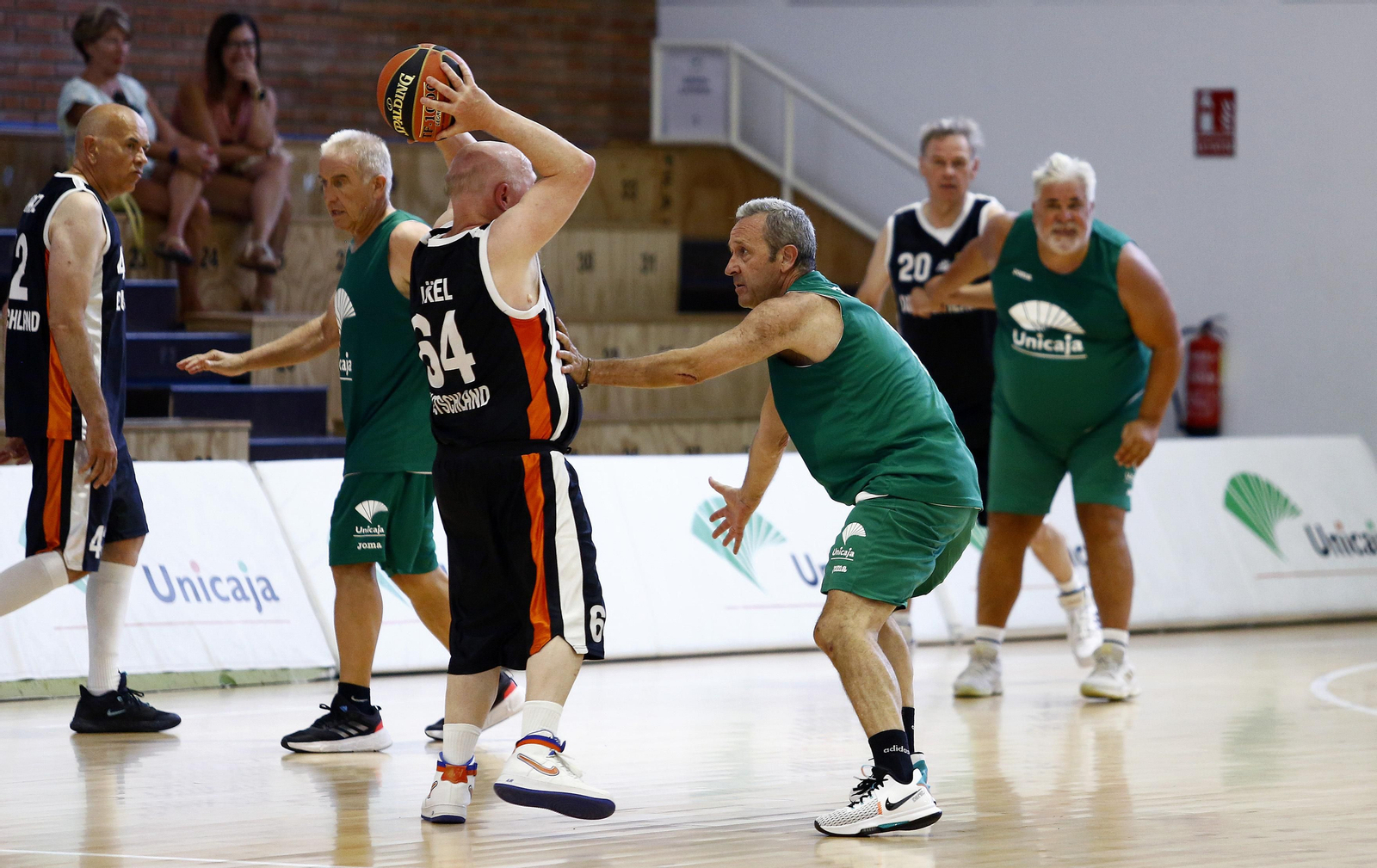 El debut del Unicaja +60 en el FIMBA, en fotos