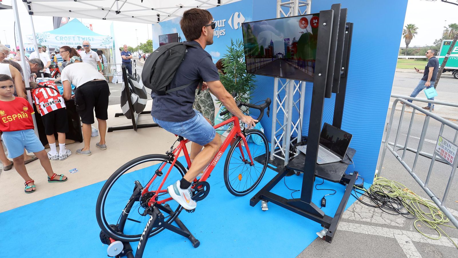 Así fue la salida de la Vuelta España desde Carrefour Sur en Jerez