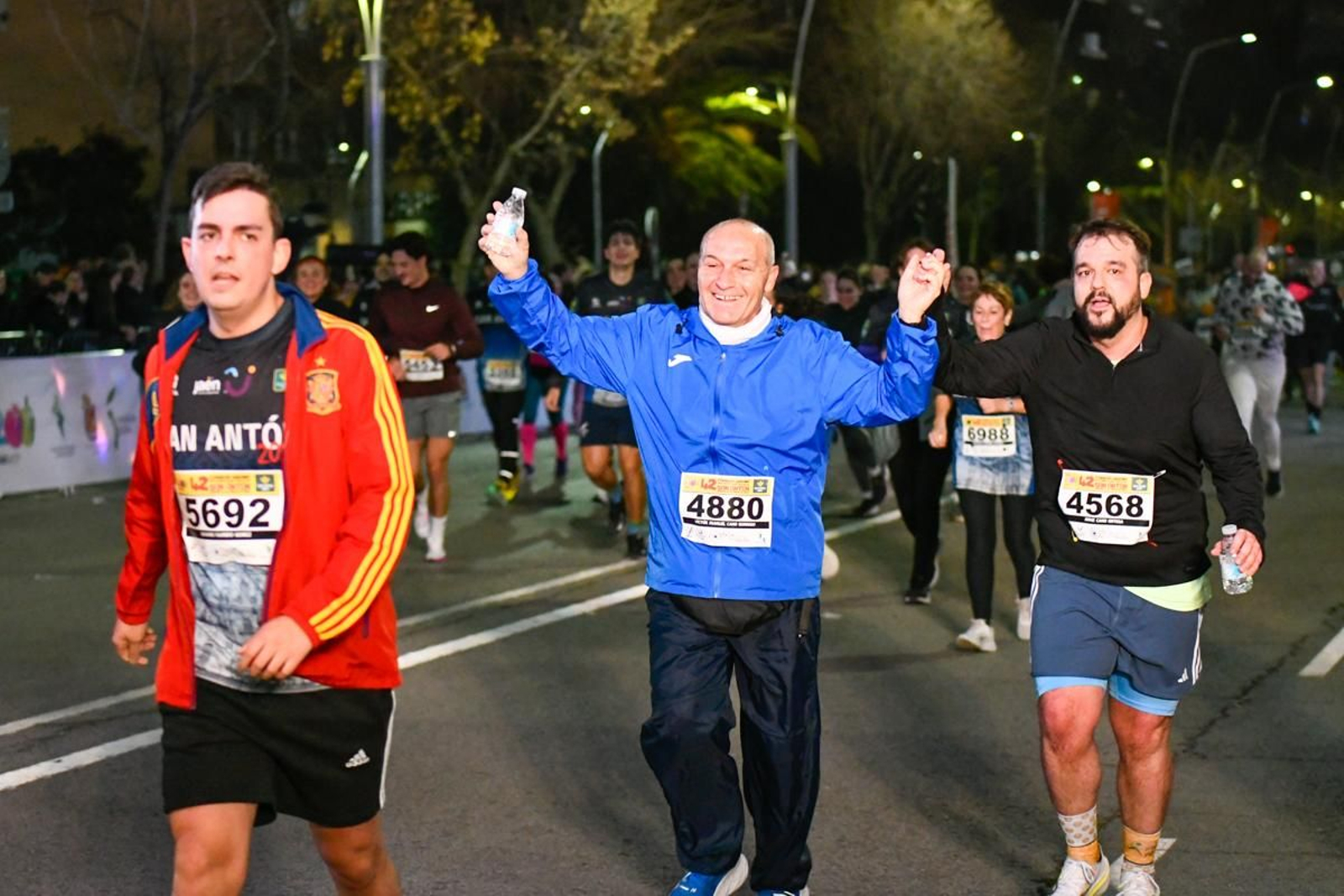 En imágenes: búscate en tu llegada a meta de la Carrera de San Antón 2025 (12)