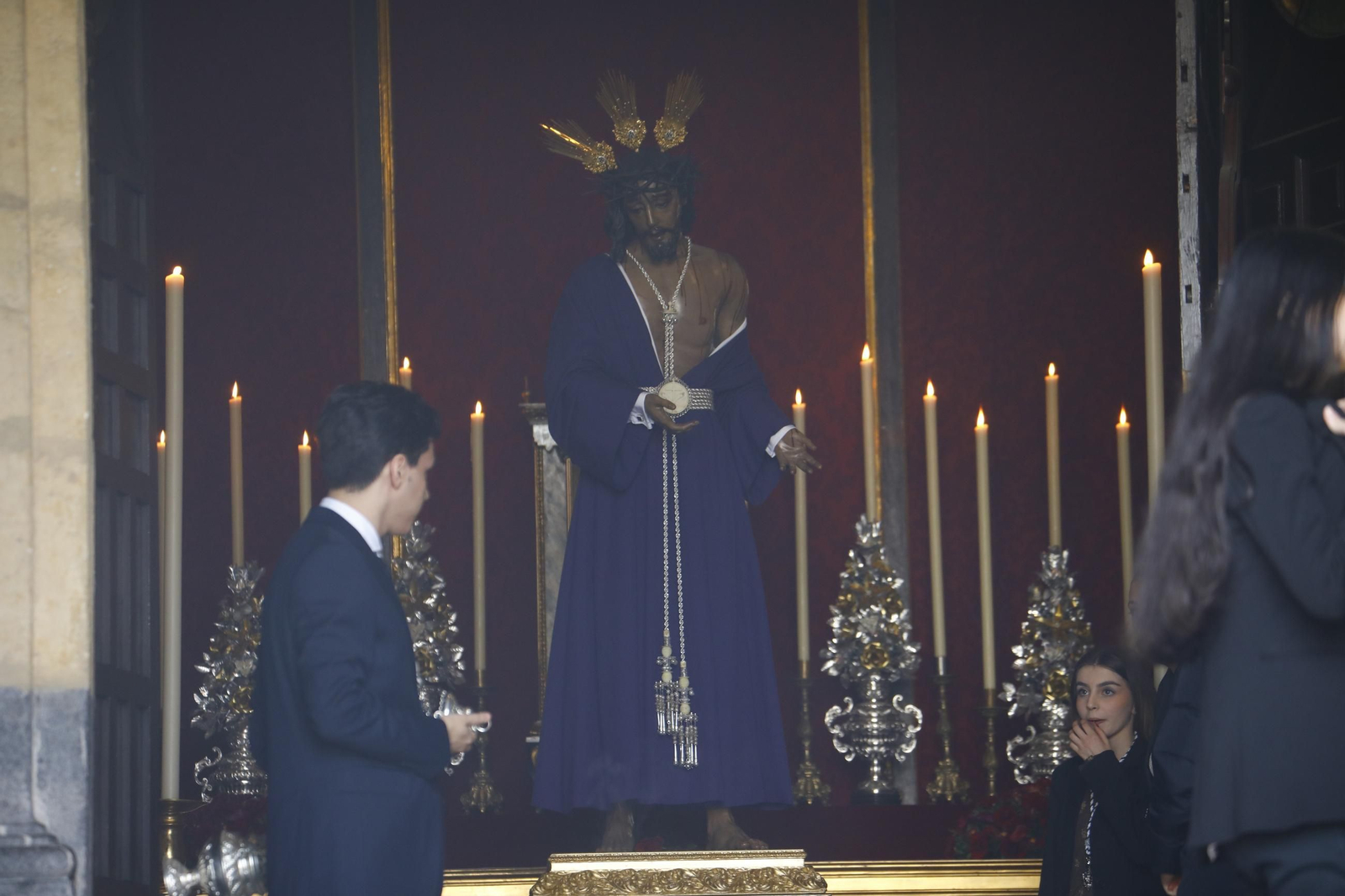 Las mejores imágenes del besapiés al Señor de Humildad y Paciencia de Córdoba