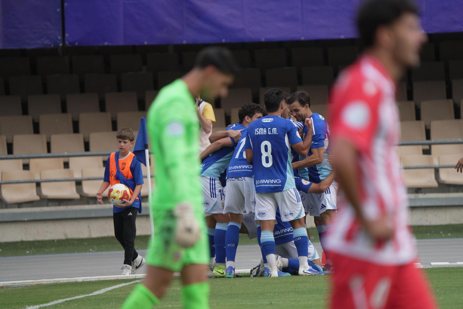 Los azulinos celebran el primer tanto del encuentro.