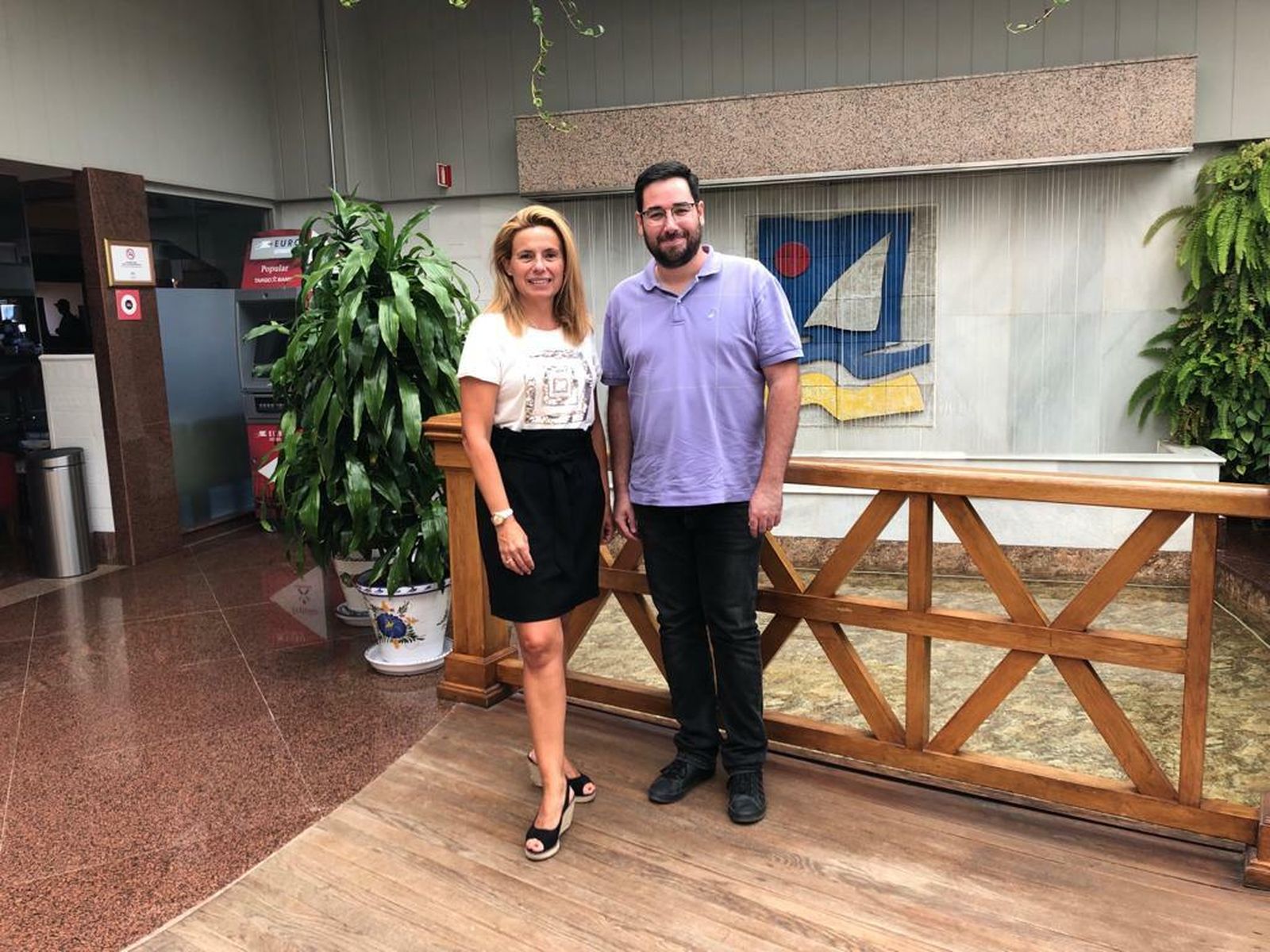 Marta Galdo, directora de Comunicación de Senator Hotels & Resorts y José Díaz, alcalde de Tabernas.