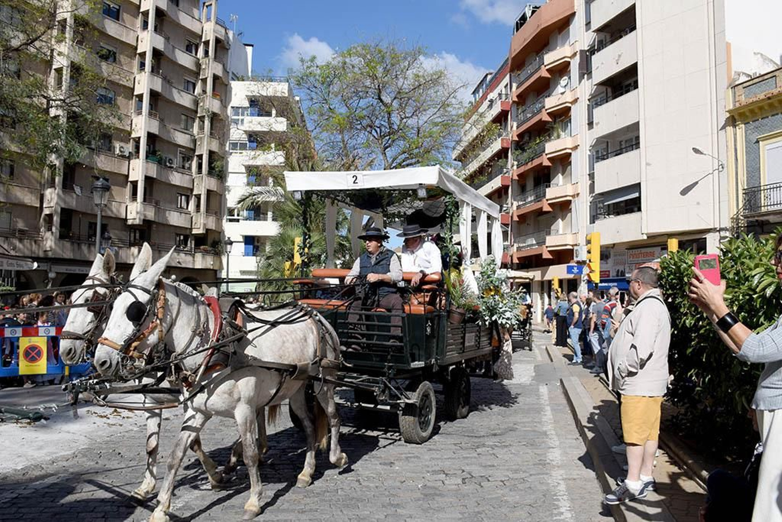 Las mejores imágenes de los peregrinos en la salida de Emigrantes