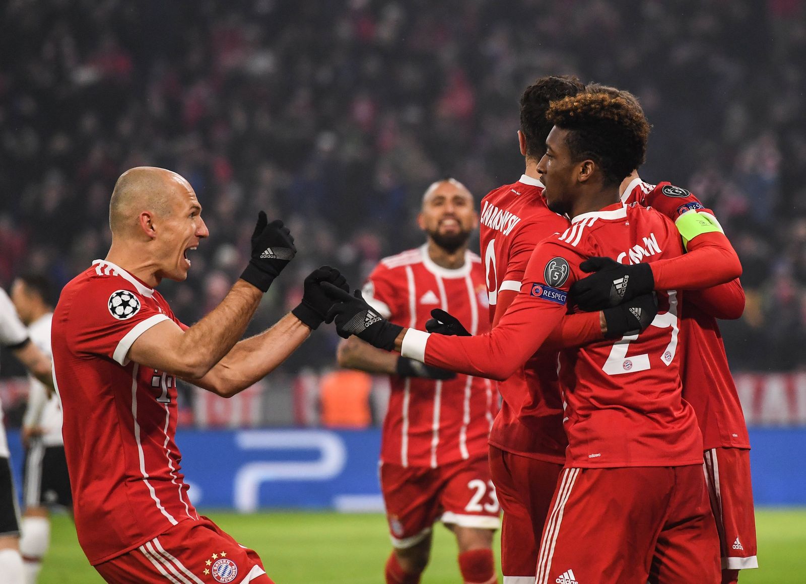 Los jugadores del Bayern celebran uno de los goles