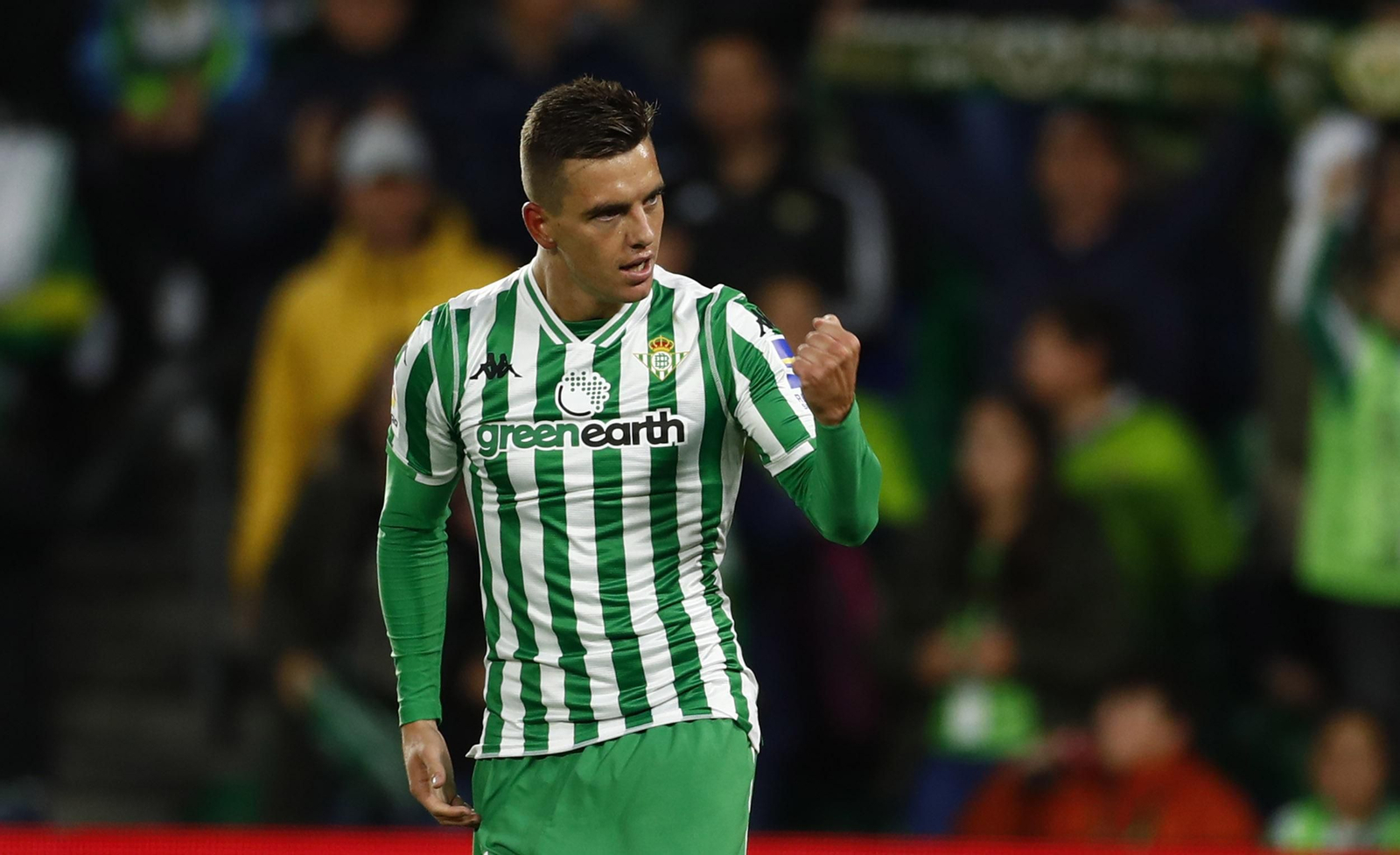 Lo Celso celebra con un gesto de rabia el primero de los dos goles que hizo.