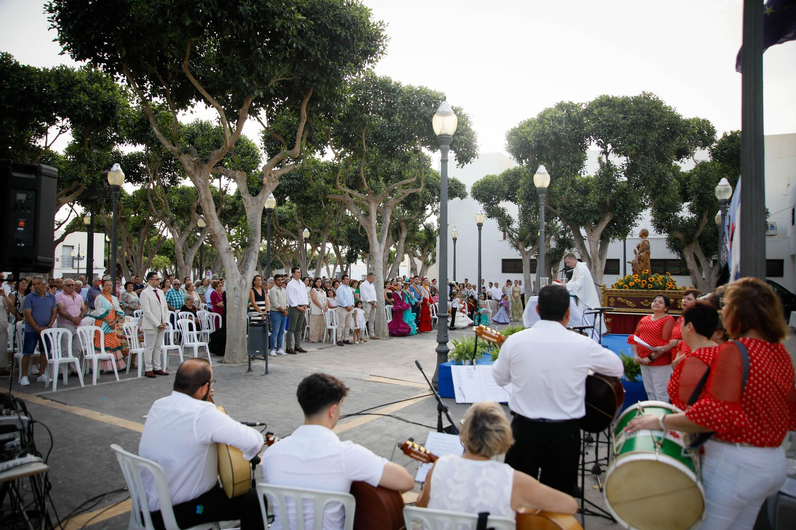 Ofrenda floral y misa durante la última jornada de las fiestas de Campohermoso Ofrenda floral y misa durante la última jornada de las fiestas de Campohermoso