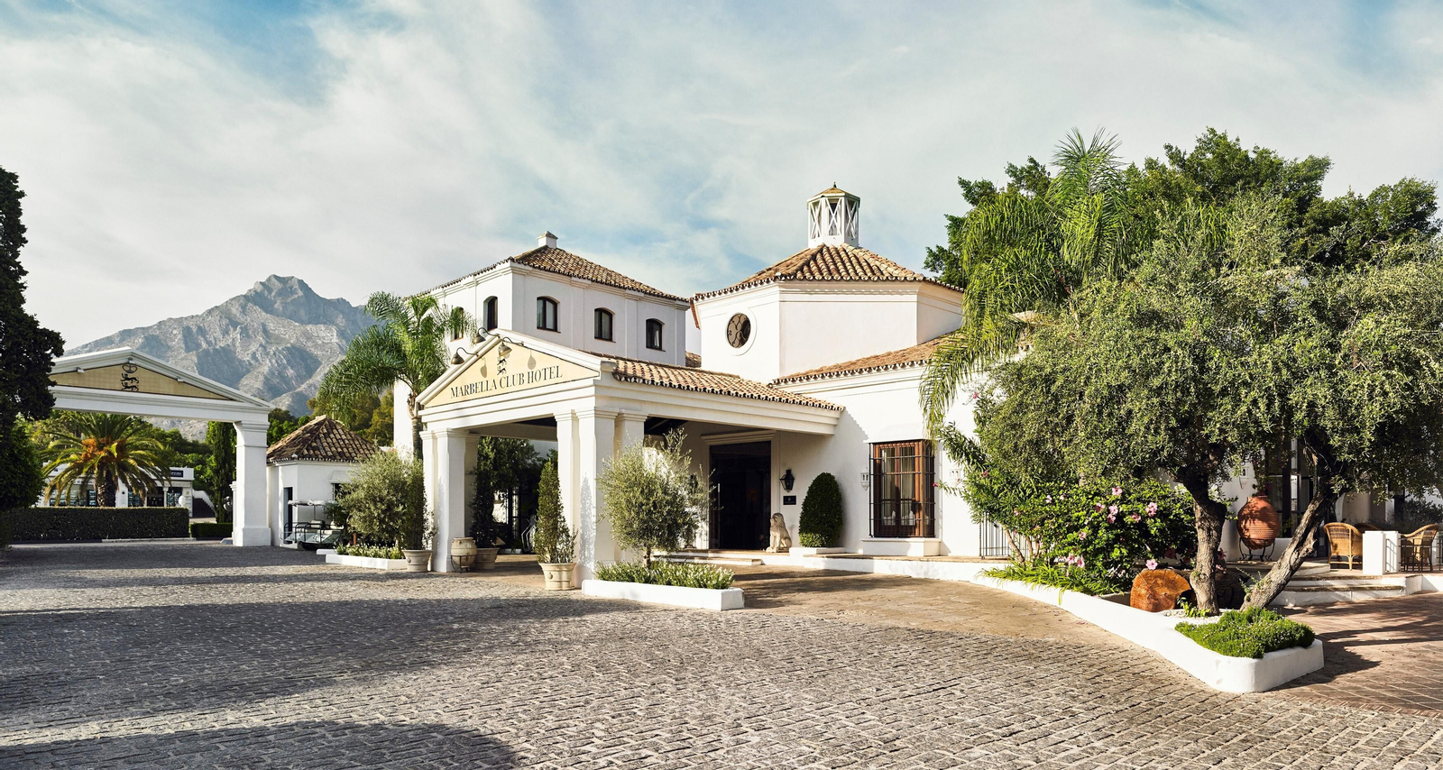 La entrada principal del hotel Marbella Club.
