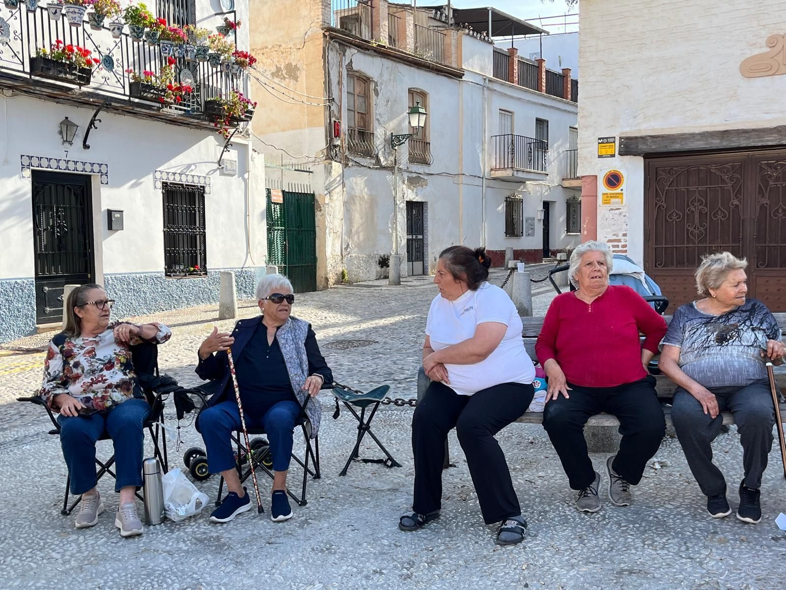 Cafetada contra el turismo masificado en el Albaicín, en imágenes