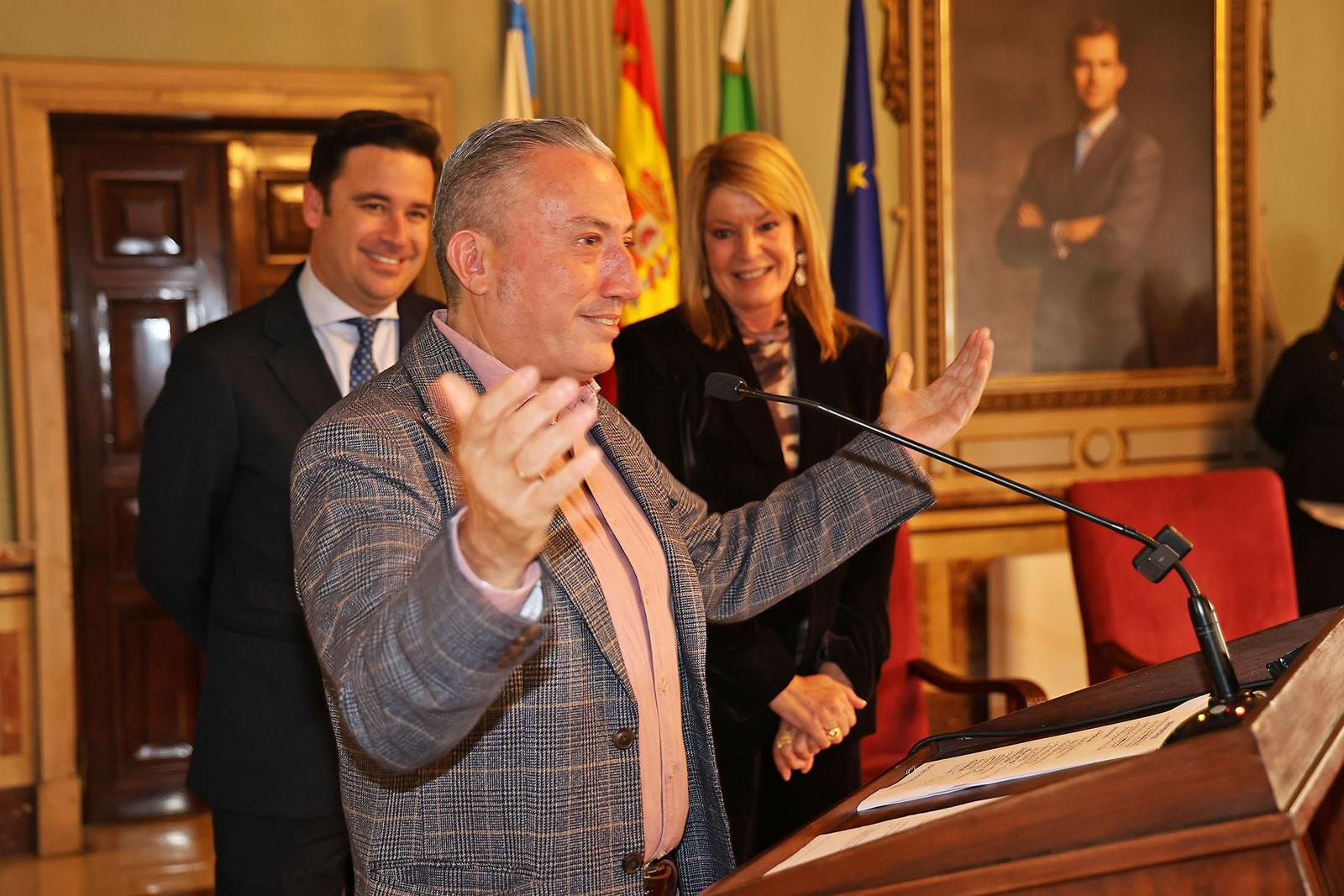 Sus Majestades Los Reyes Magos son coronados en el Ayuntamiento de Huelva