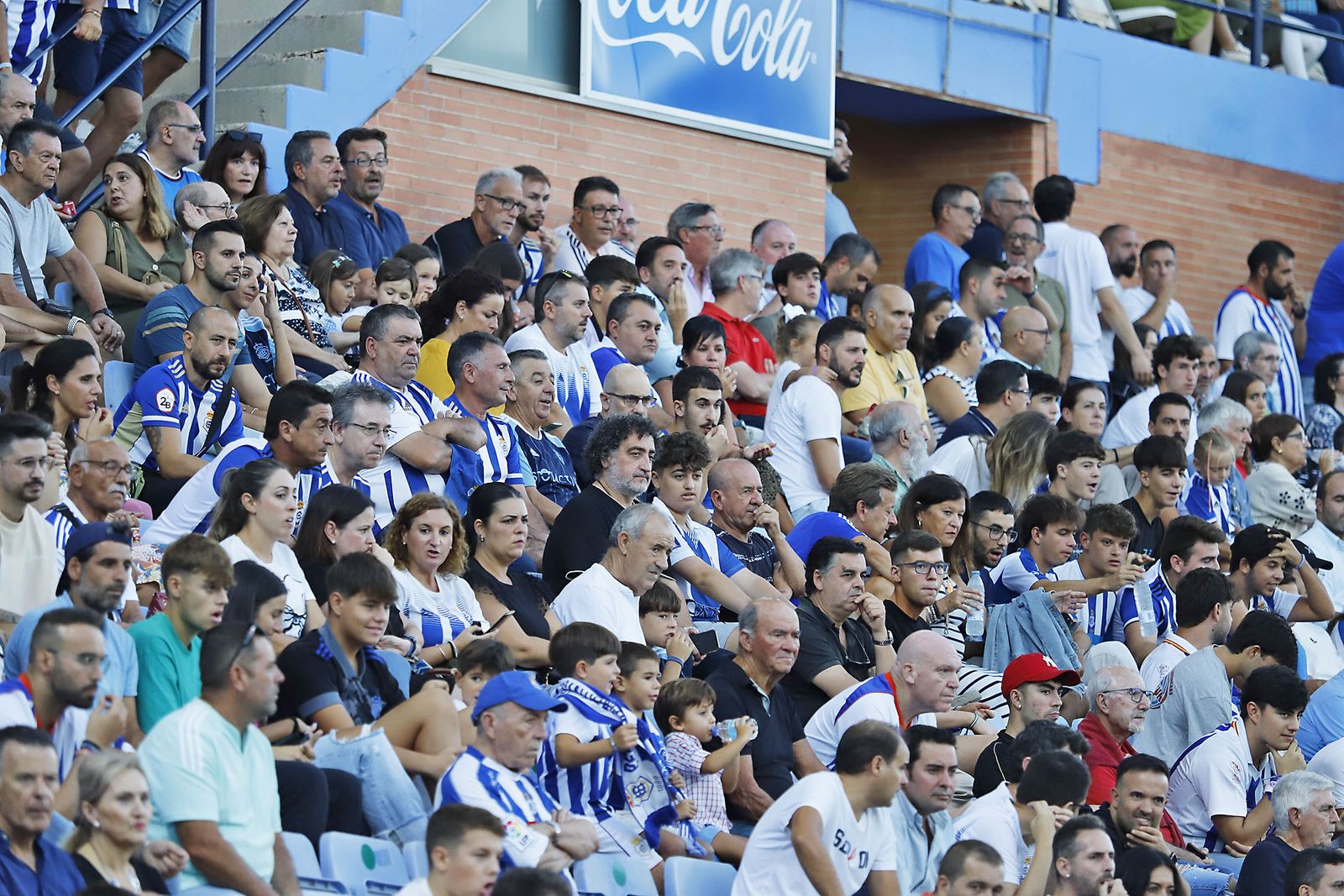 Imágenes del ambiente en el Recreativo de Huelva y Antequera CF