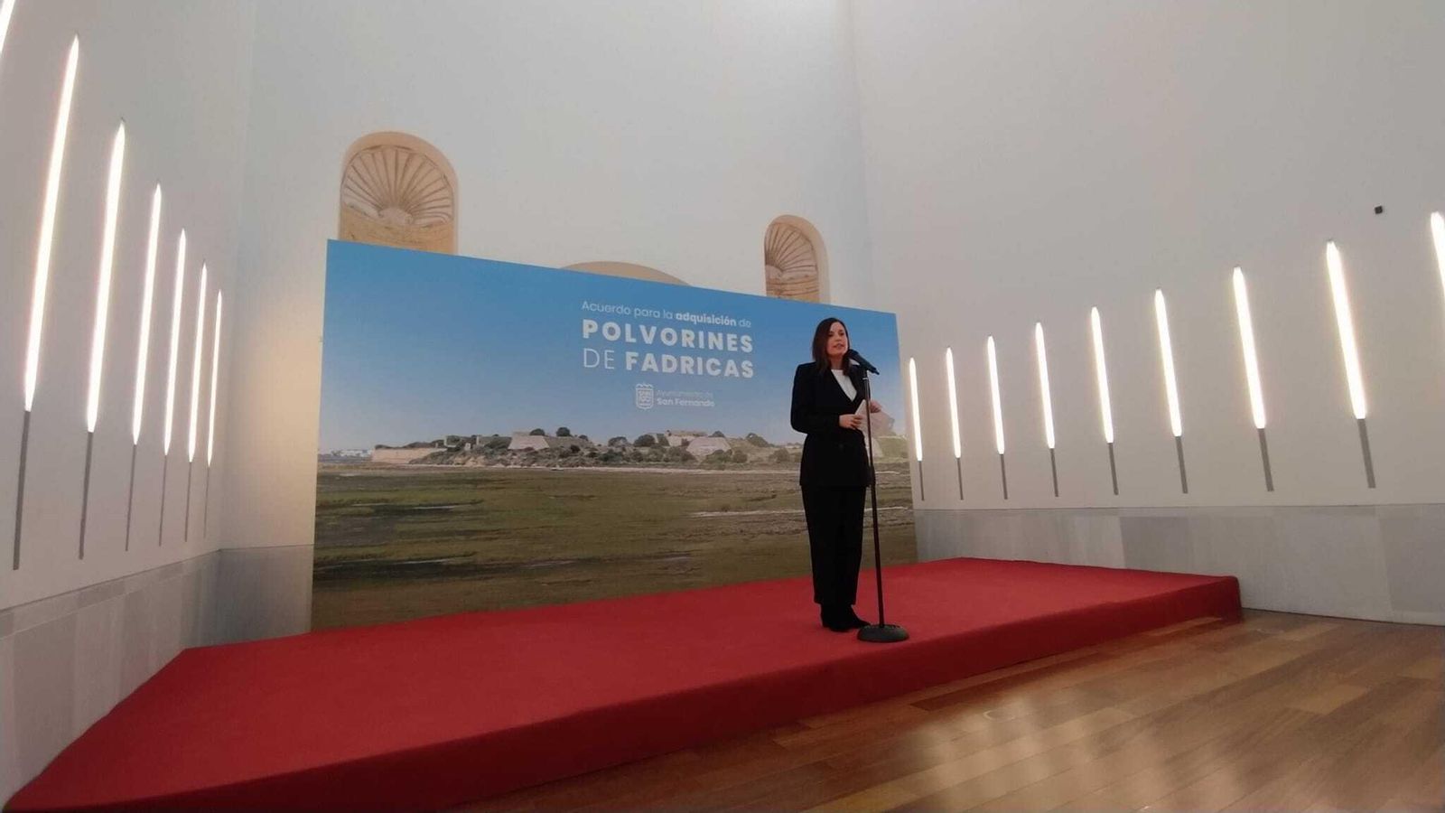 Patricia Cavada, alcaldesa de San Fernando, al dar a conocer el acuerdo alcanzado con Defensa para los polvorines de Fadricas.