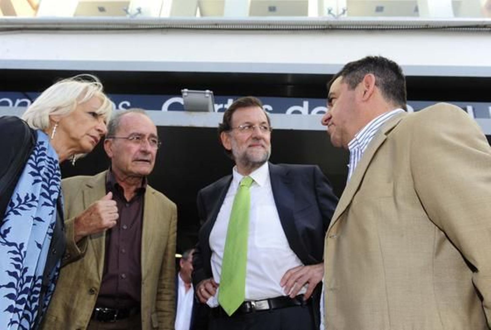 La cúpula del PP, con Mariano Rajoy que presidió el encuentro mantenido ayer en La Isla con los empresarios

Foto: Elias Pimentel