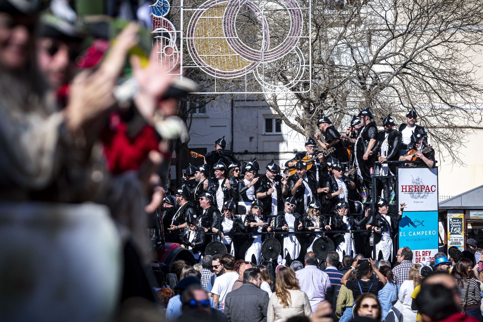 Las imágenes del Domingo de Piñata del Carnaval de Cádiz 2026