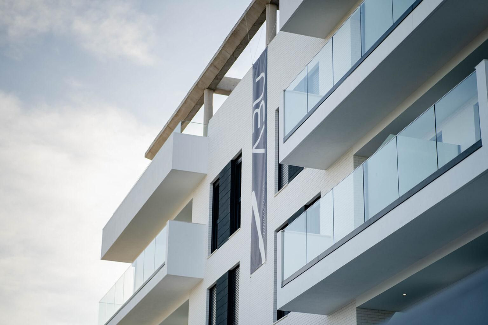 Exterior de una construcción promovida por Grupo ABU.