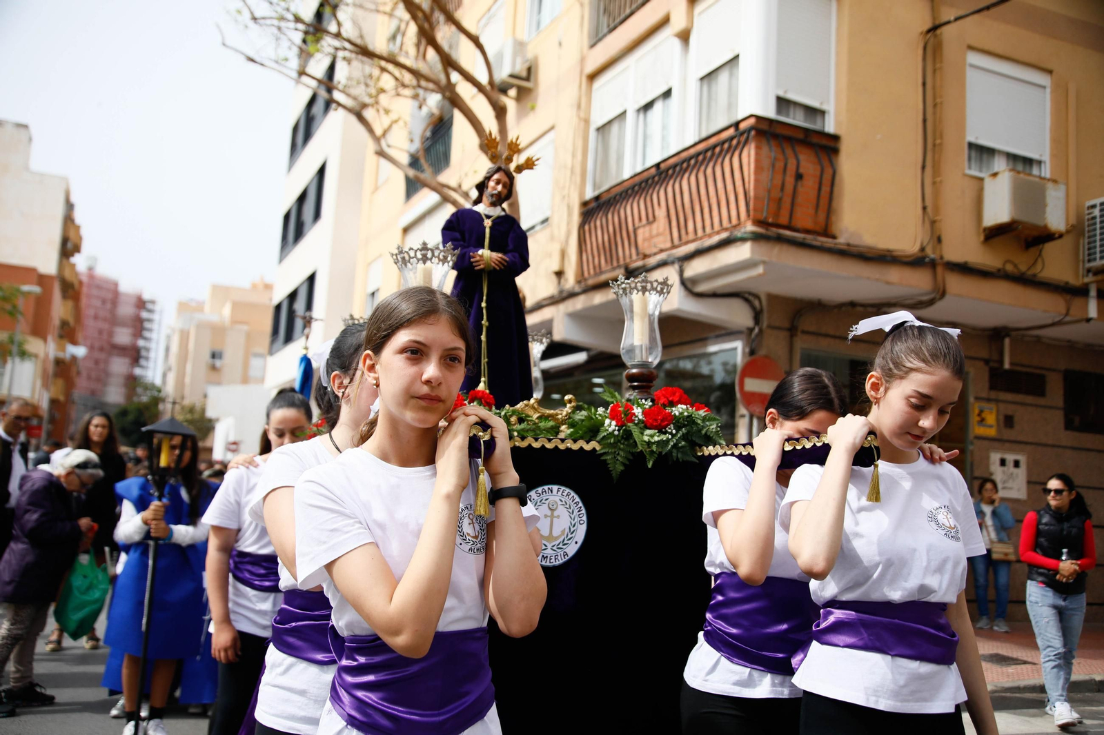 Las imágenes del CEIP San Fernando de El Zapillo de la ciudad de Almería en procesión en el viernes de dolores