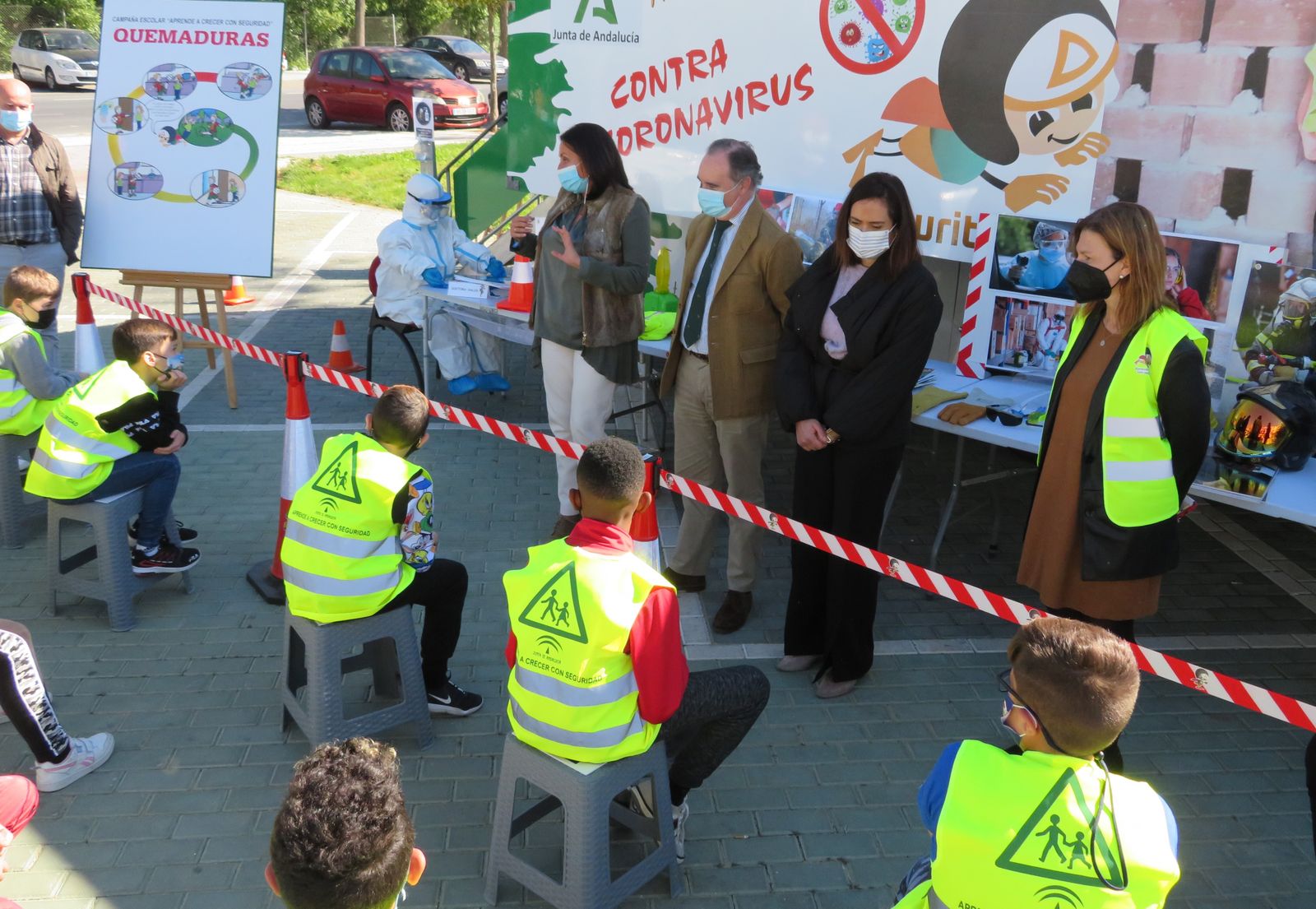 Los delegados de Empleo y Educación durante la presentación de la campaña.