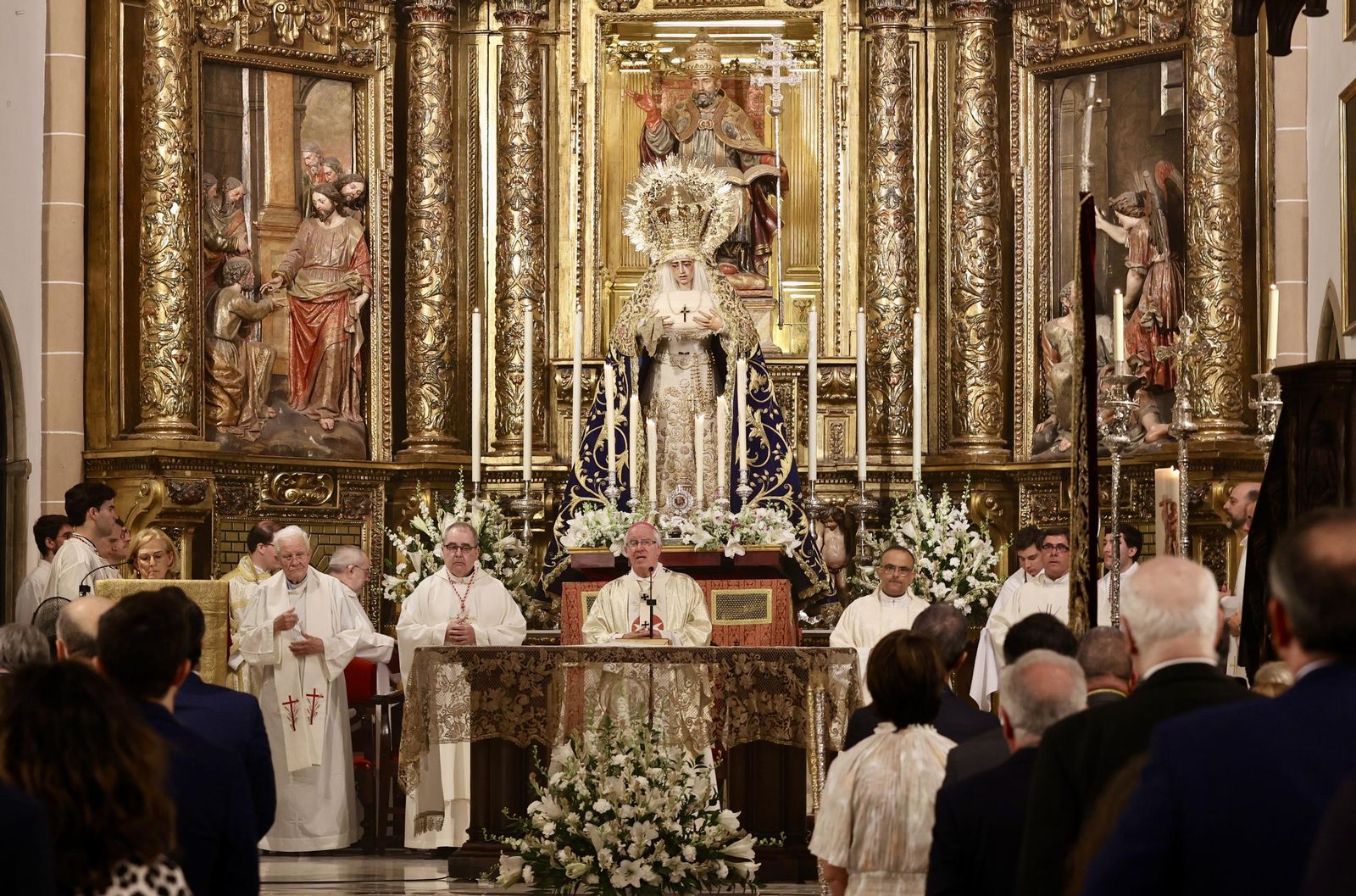 Traslado de la Virgen de la Amargura de Santa Ángela de la Cruz a San Pedro